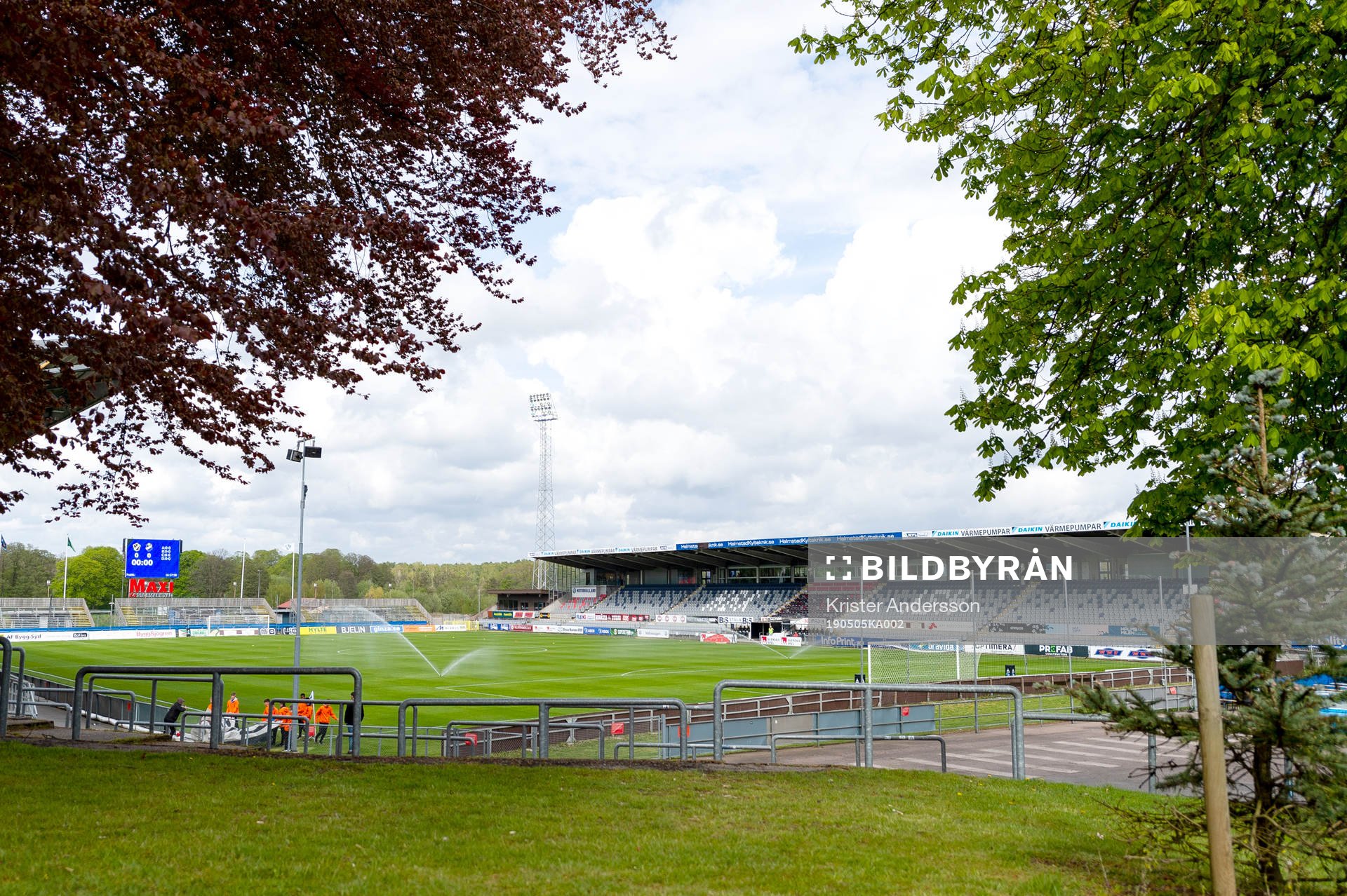 Exteriör vy över Örjans Vall före fotbollsmatchen i