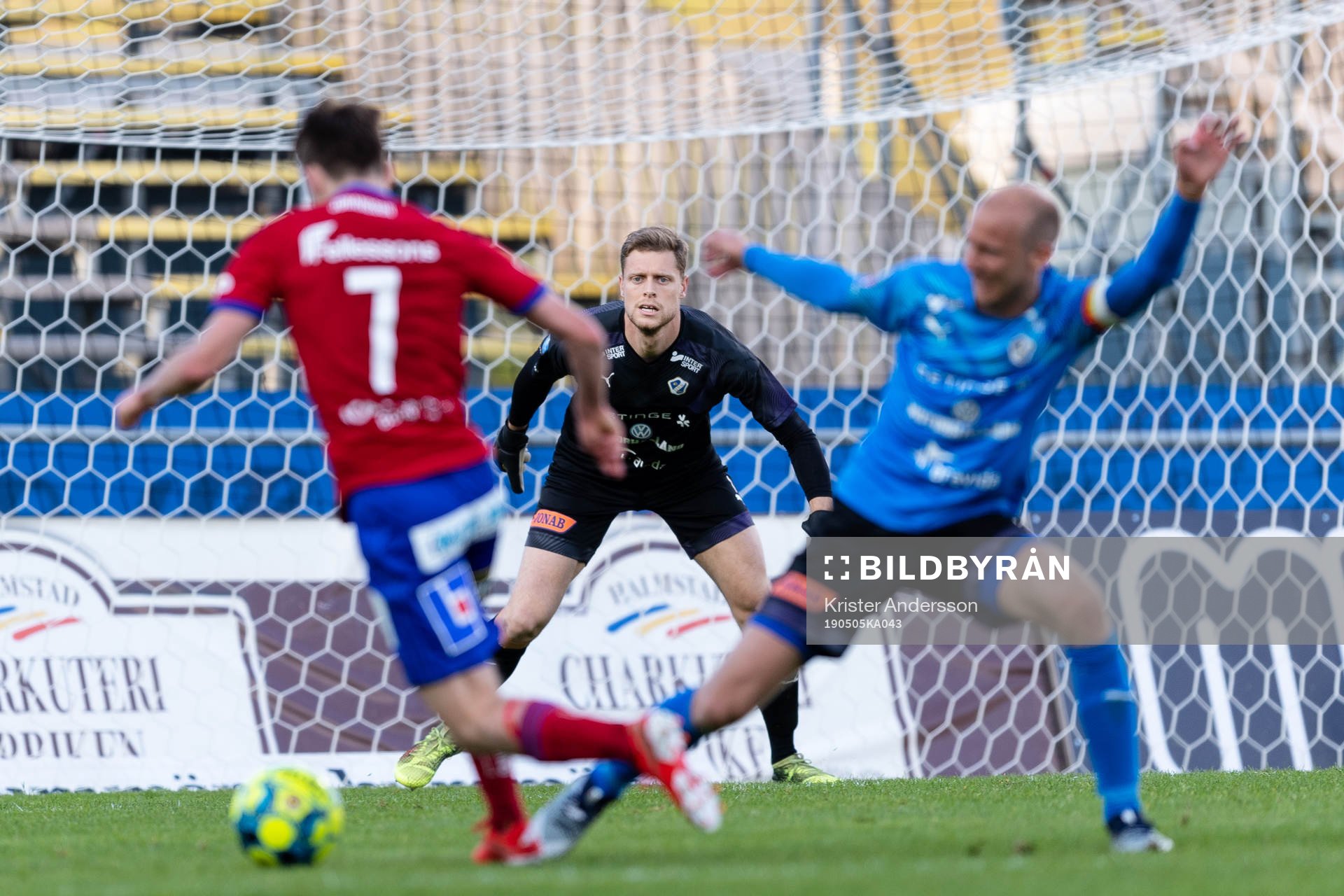 Halmstads målvakt Malkolm Nilsson under fotbollsmatchen i Superettan mellan Halmstad och Öster den 5 maj 2019 i Halmstad.