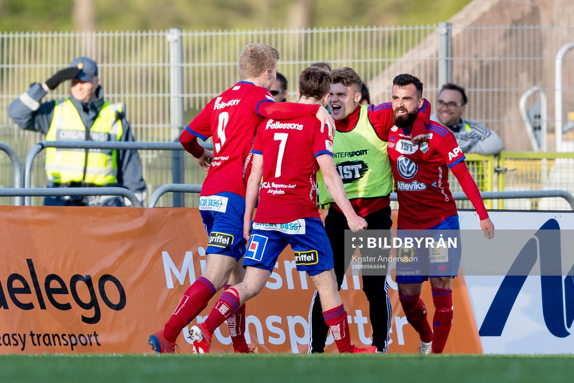 Östers spelare jublar