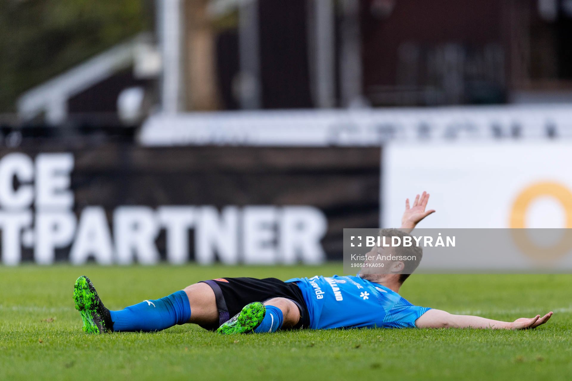 Halmstads Gabriel Gudmundsson reagerar