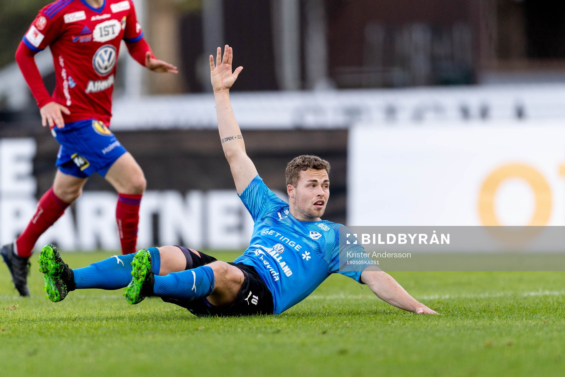 Halmstads Gabriel Gudmundsson reagerar