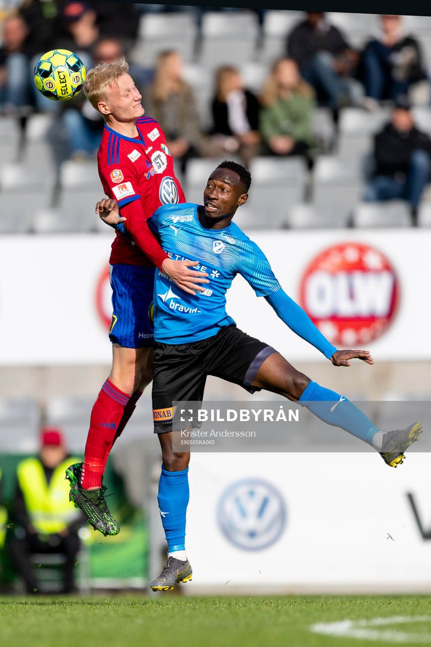 Östers Filip Örnblom och Halmstads Sadat Karim