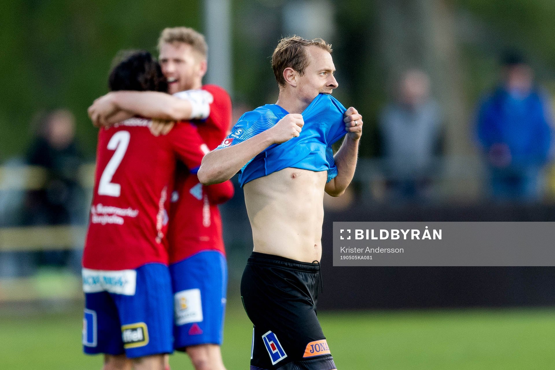 Halmstads Joel Allansson deppar och Östers Mattias Pavic