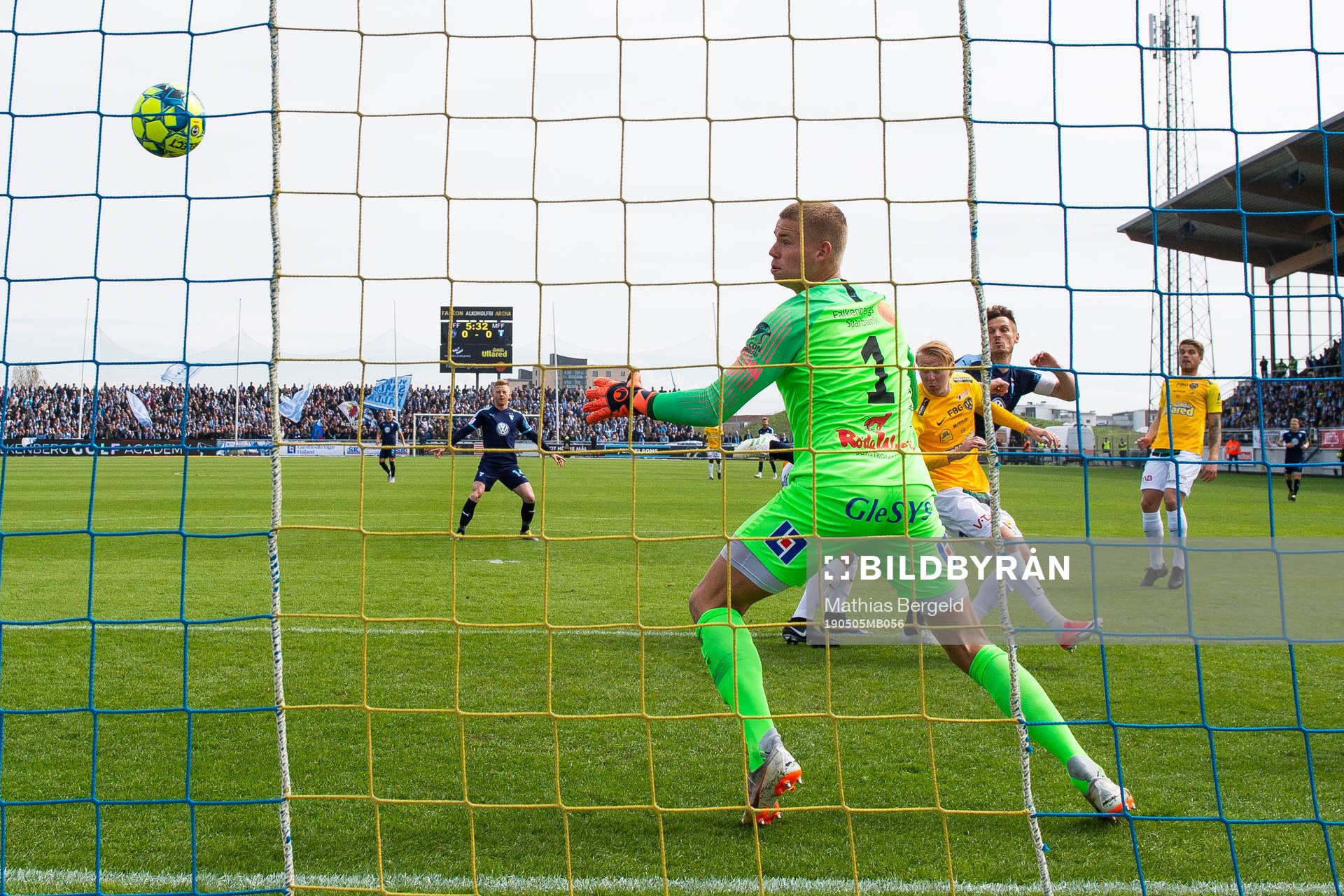 Malmö FFs Markus Rosenberg gör 0-1 bakom Falkenbergs