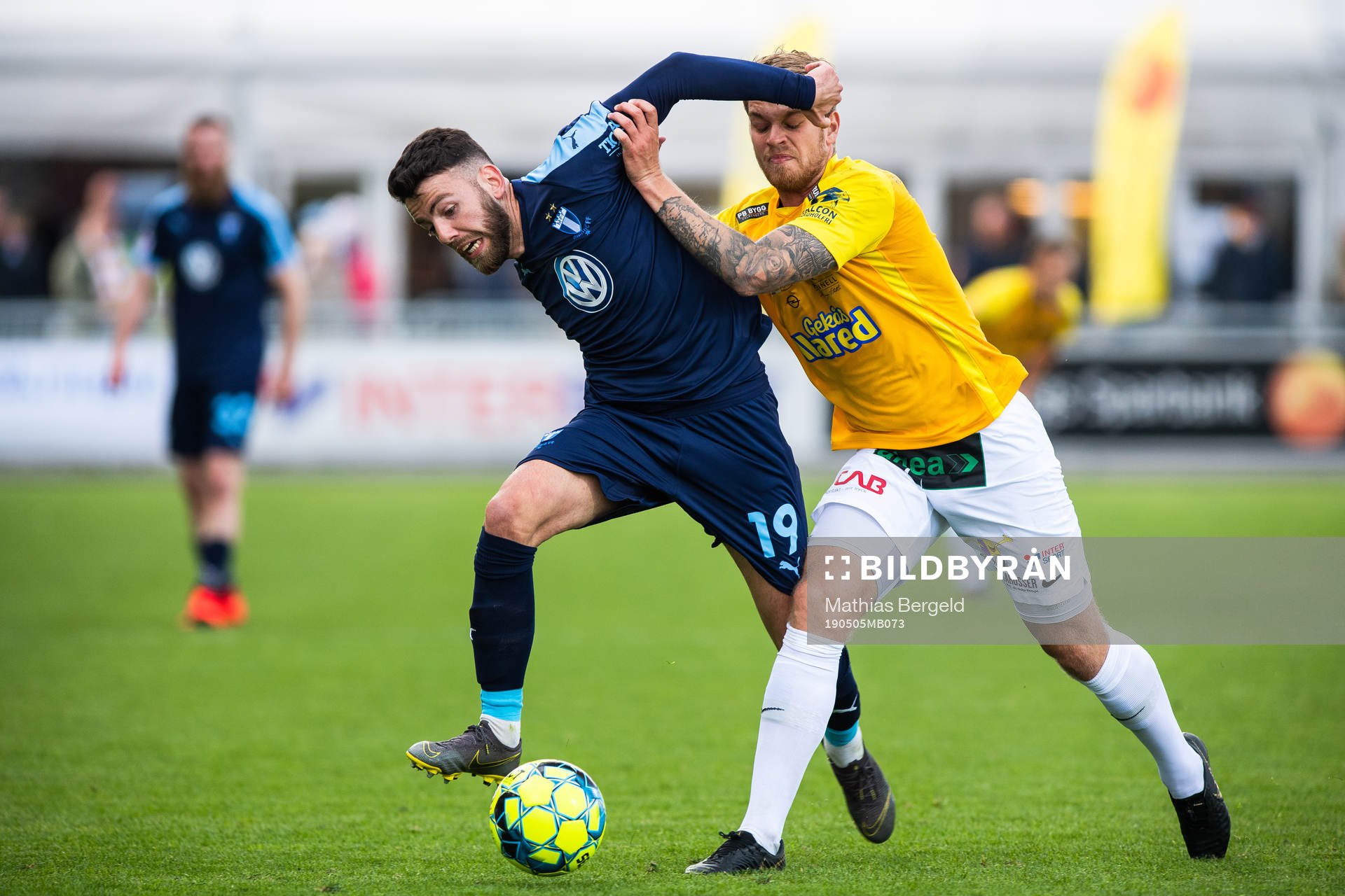 Malmö FFs Erdal Rakip och Falkenbergs Marcus Klingenberg
