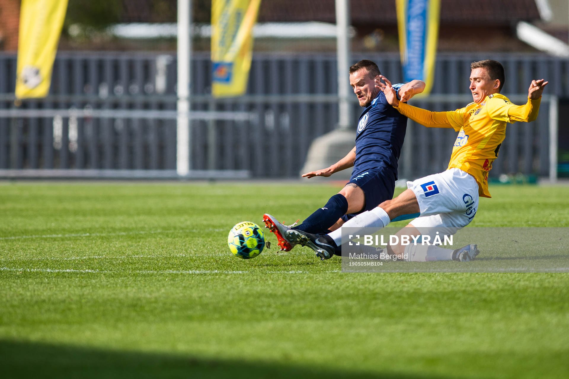 Malmö FFs Eric Larsson och Falkenbergs John Björkengren