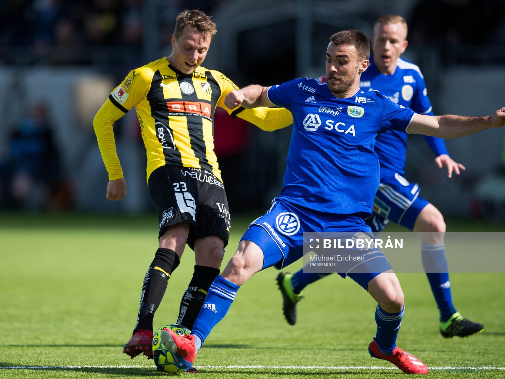 Häckens Viktor Lundberg och Sundsvalls Juan Jose Ciercoles