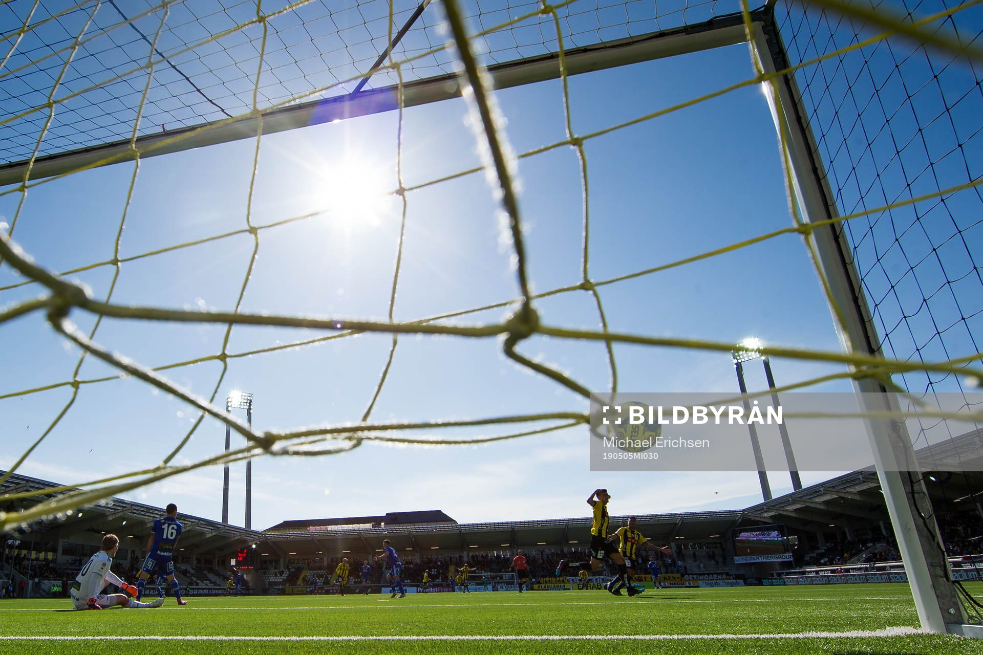 Häckens Alexander Jeremejeff skjuter 1-0 bakom Sundsvalls