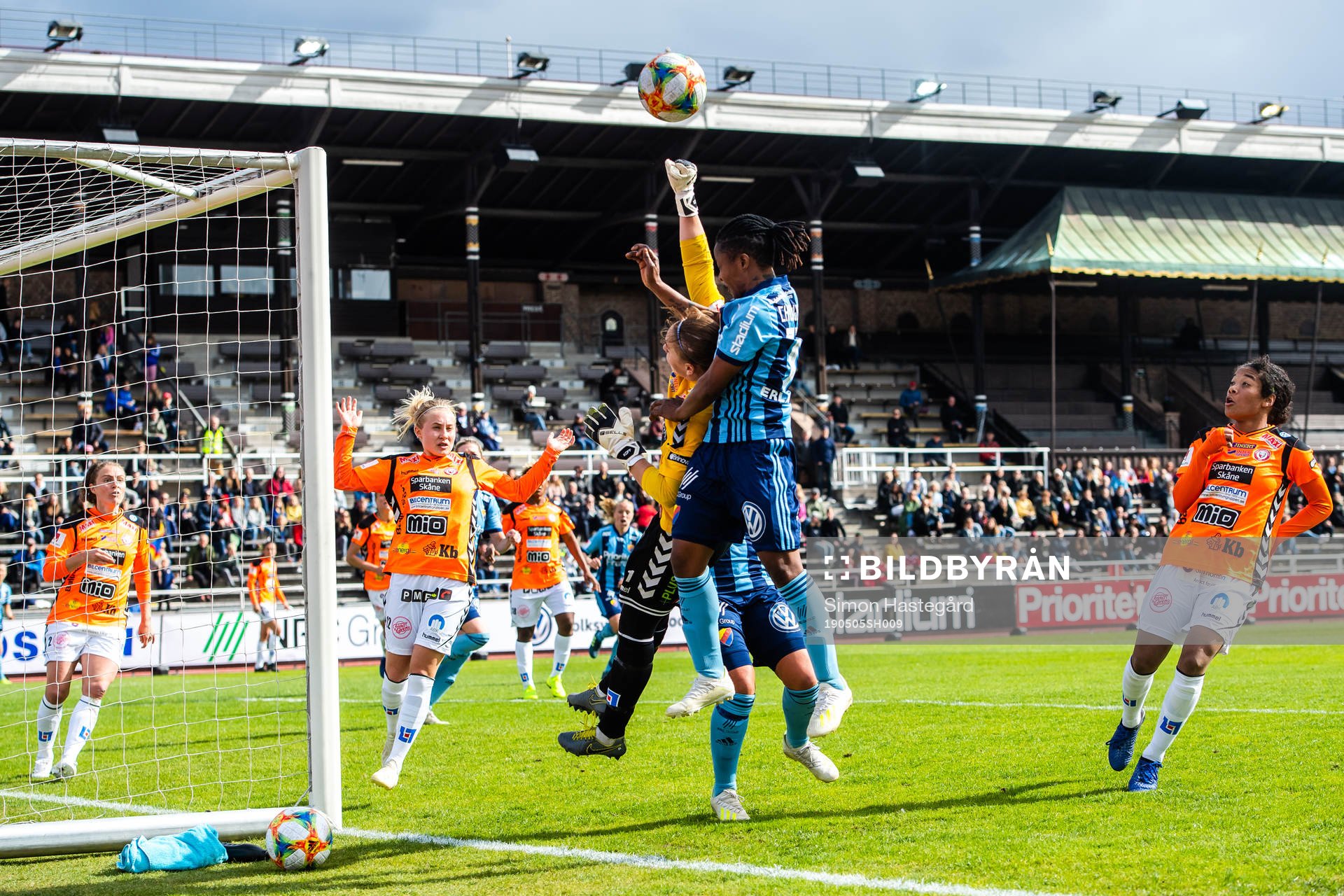 Djurgårdens Ogonna Chukwudi i en kamp mot Kristianstads