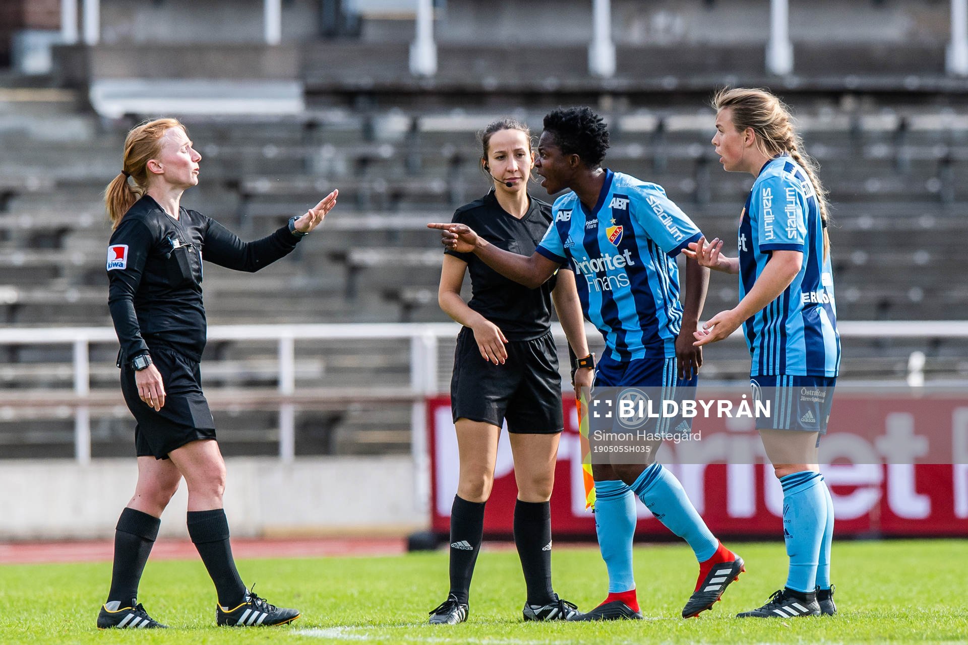 Djurgårdens Portia Boakye och Ingibjörg Sigurdadottir i