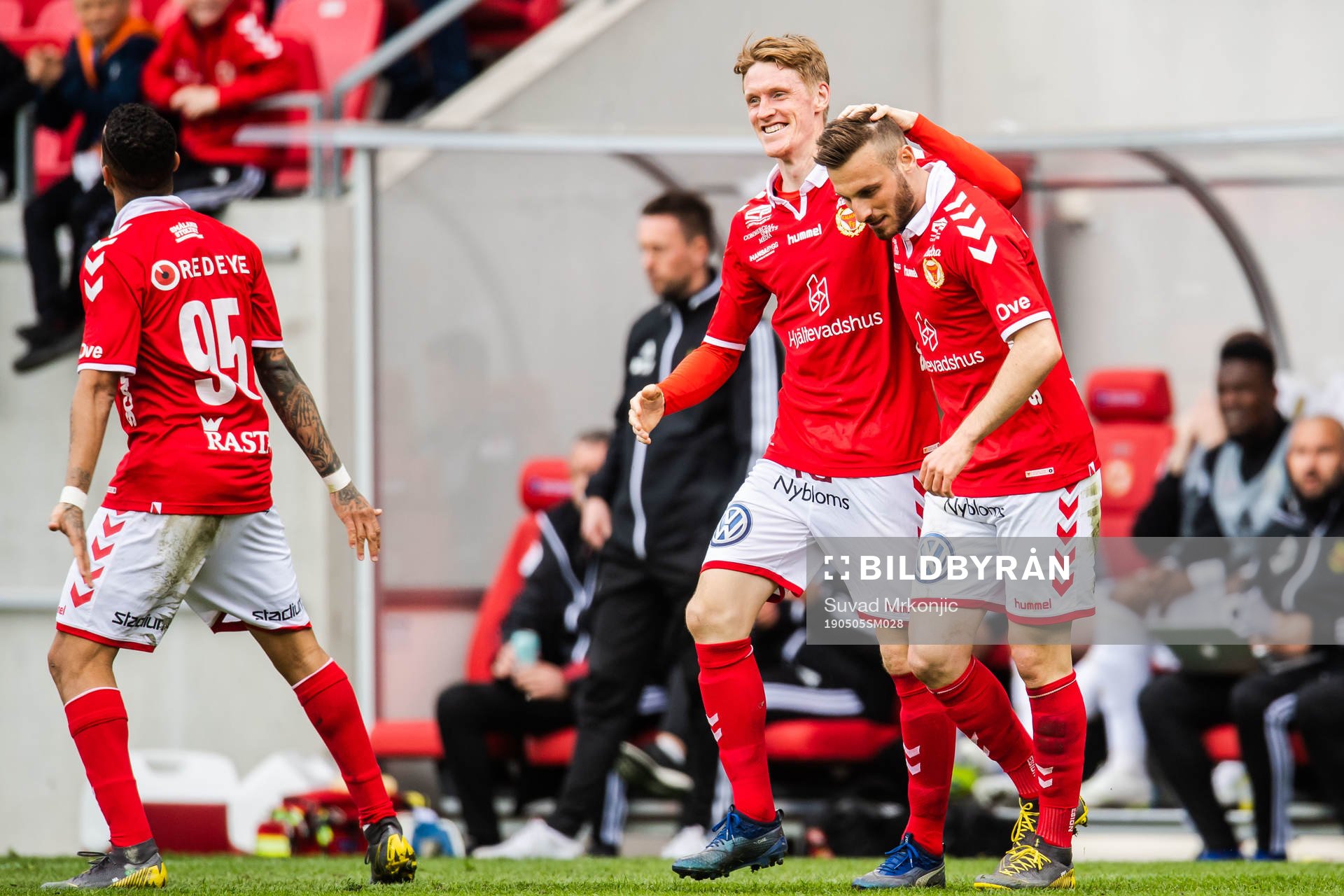 Kalmars Fidan Aliti och Rasmus Elm jublar