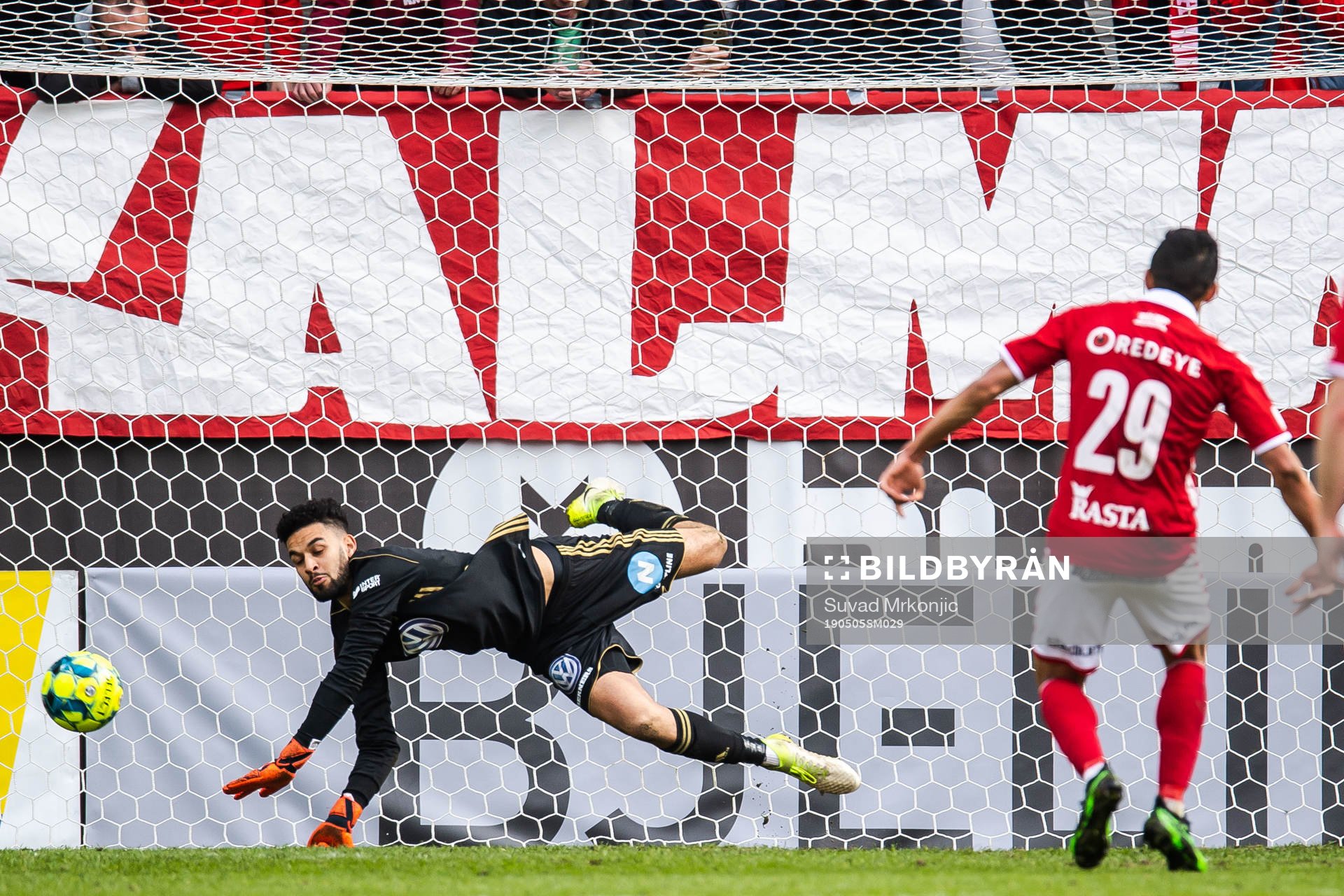 Östersunds målvakt Sixten Mohlin räddar straff från