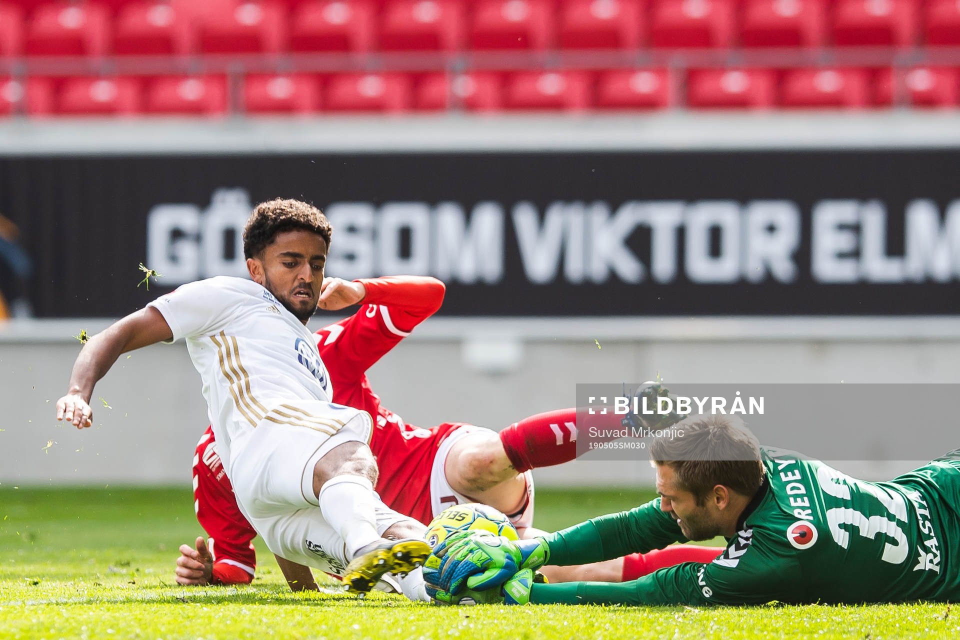 Östersunds Tesfaldet Tekie och Kalmars målvakt Lucas