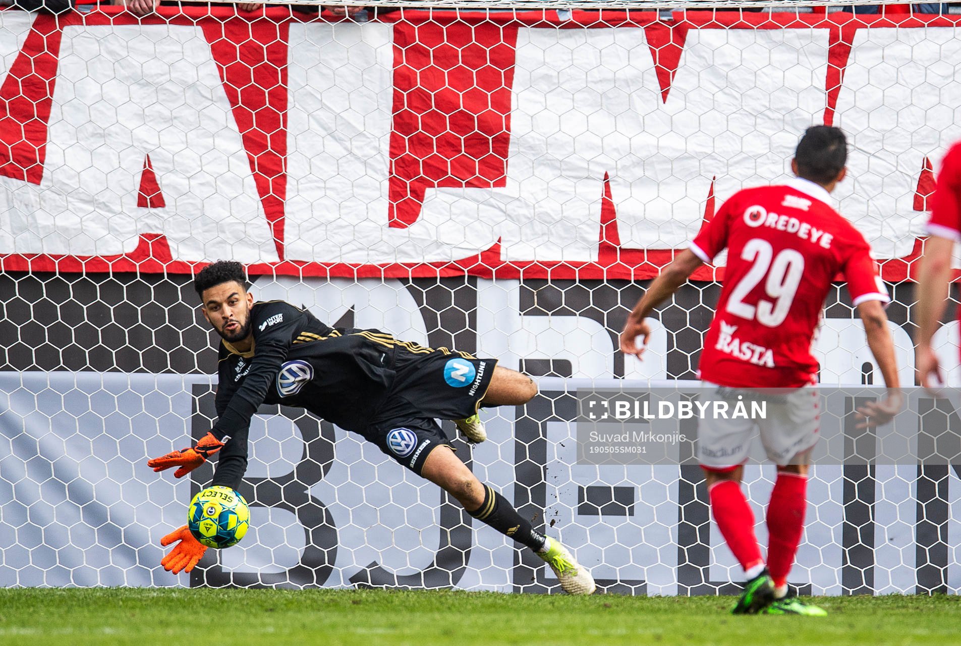 Östersunds målvakt Sixten Mohlin räddar Kalmars Romário