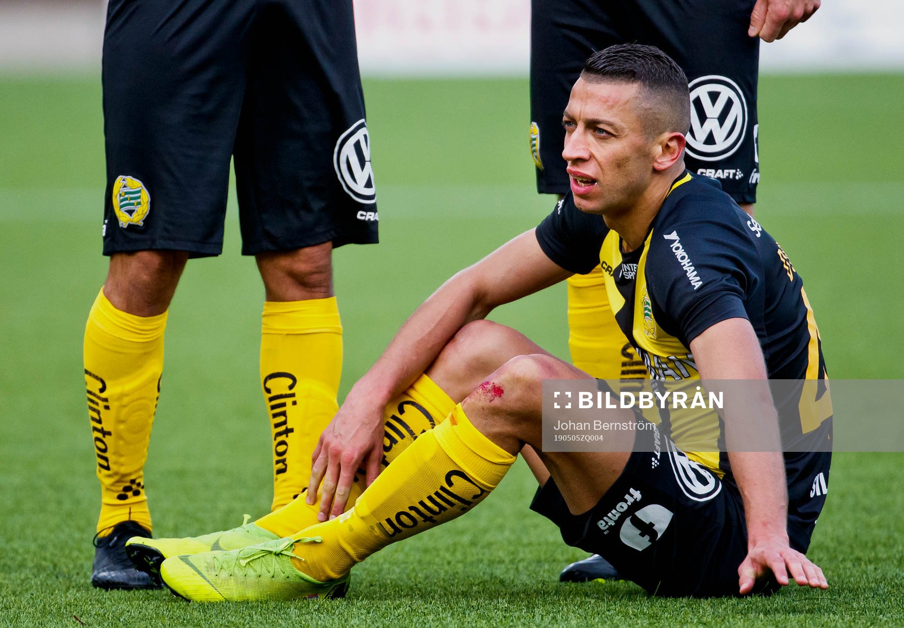 Hammarbys Nikola Djurdjic blöder på knäet