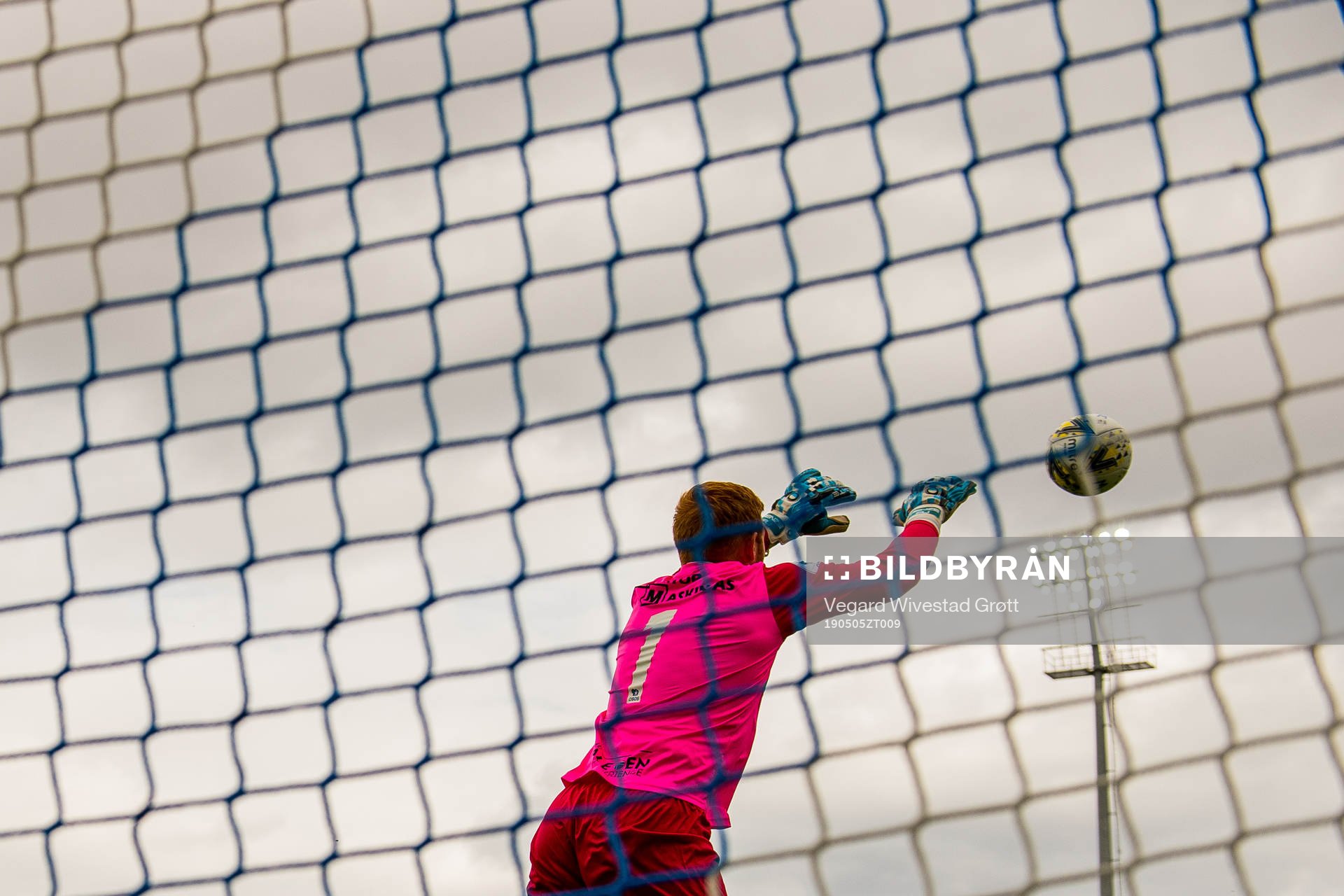 Goalkeeper Renze Jagger Fij of Nest-Sotra