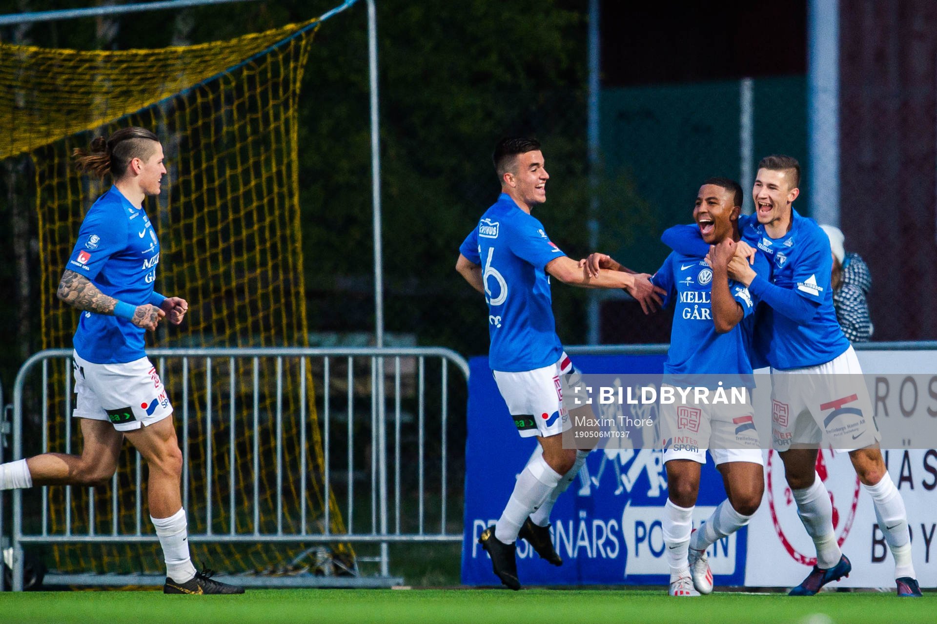 Frejs Nebiyou Perry jublar med lagkamrater efter 3-3 under fotbollsmatchen i Superettan mellan Frej och Trelleborg den 6 maj 2019 i Stockholm.