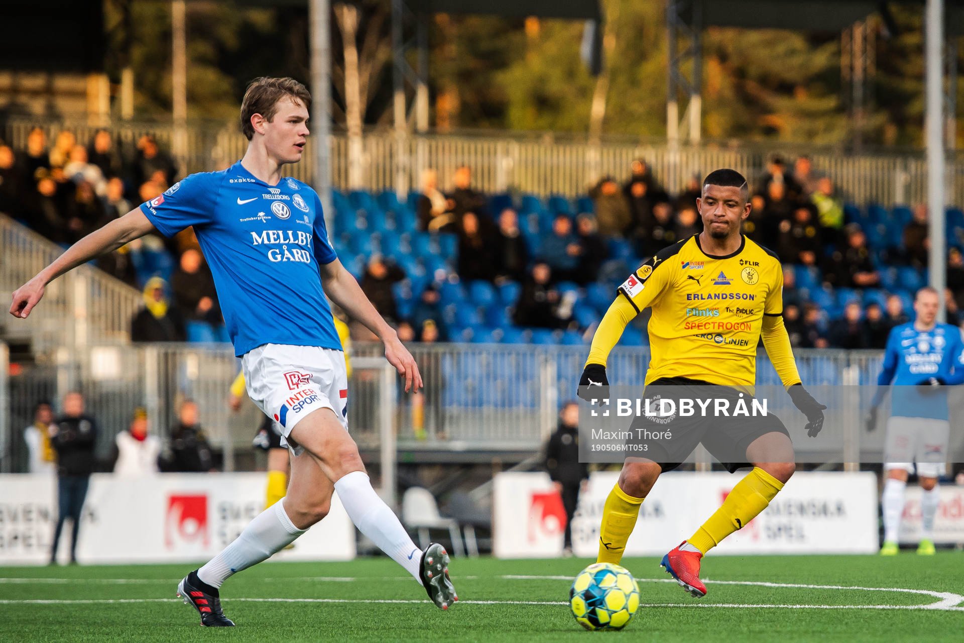 Trelleborgs Hugo Andersson och Frejs José Vitor dos Santos Silva under fotbollsmatchen i Superettan mellan Frej och Trelleborg den 6 maj 2019 i Stockholm.