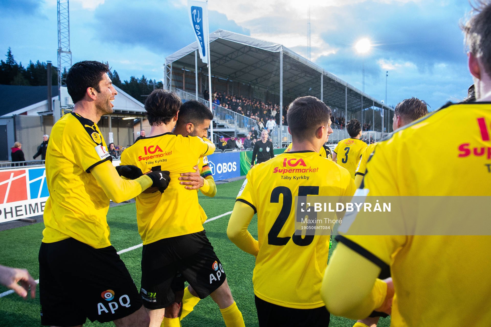 Frejs Luca Gerbino Polo jublar med lagkamrater efter 3-2 under fotbollsmatchen i Superettan mellan Frej och Trelleborg den 6 maj 2019 i Stockholm.