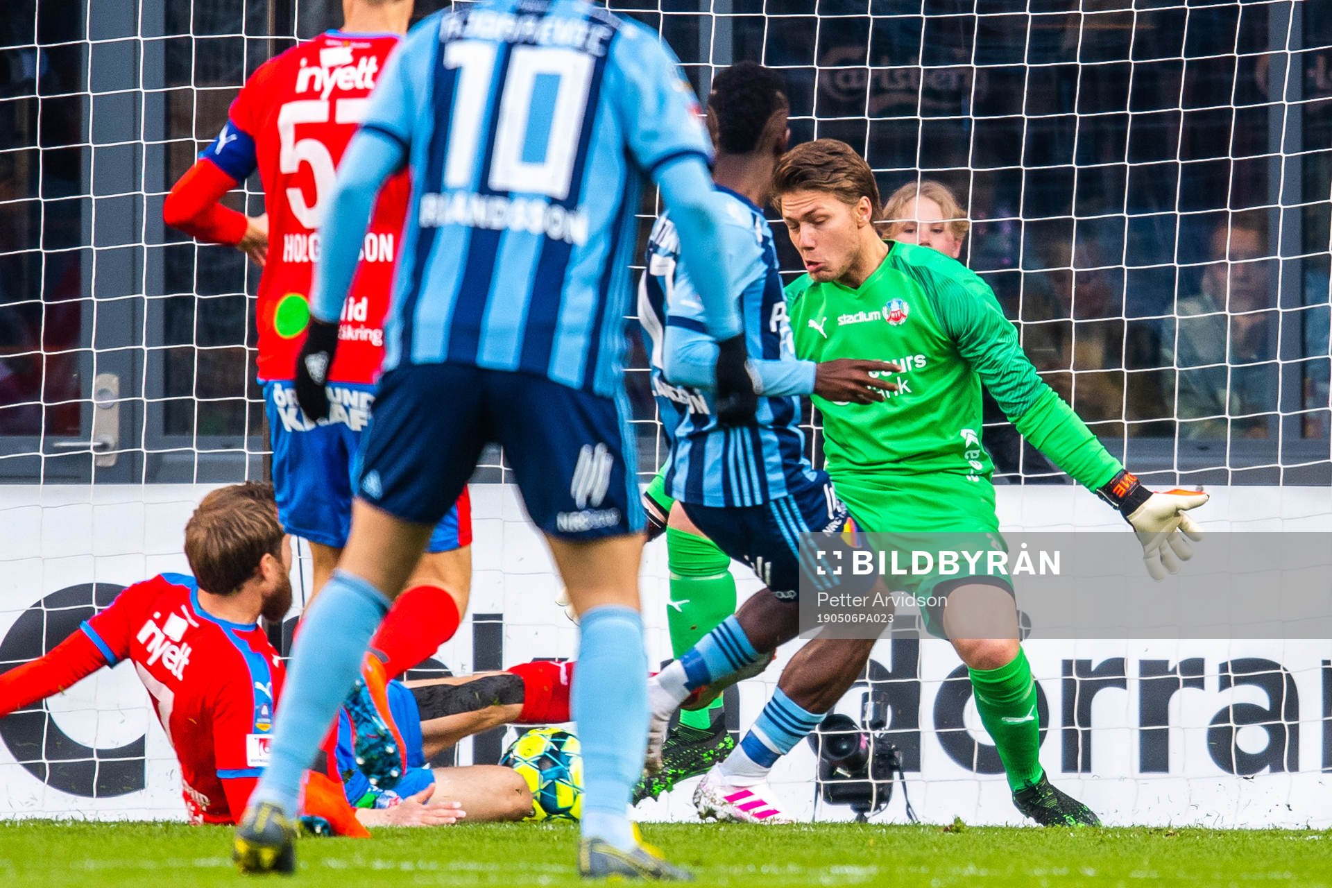 Djurgårdens Mohamed Buya Turay gör 0-1 bakom Helsingborgs