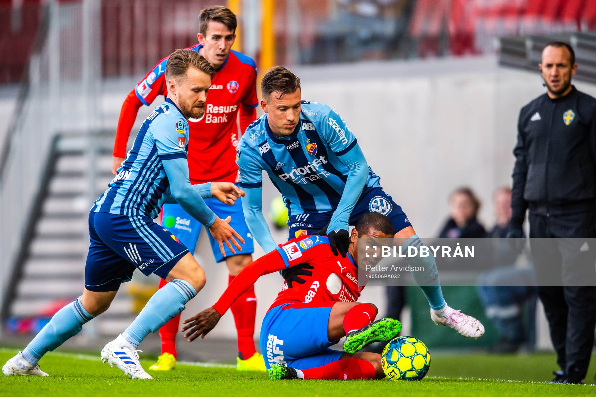 Helsingborgs Wanderson do Carmo i en kamp mot Djurgårdens