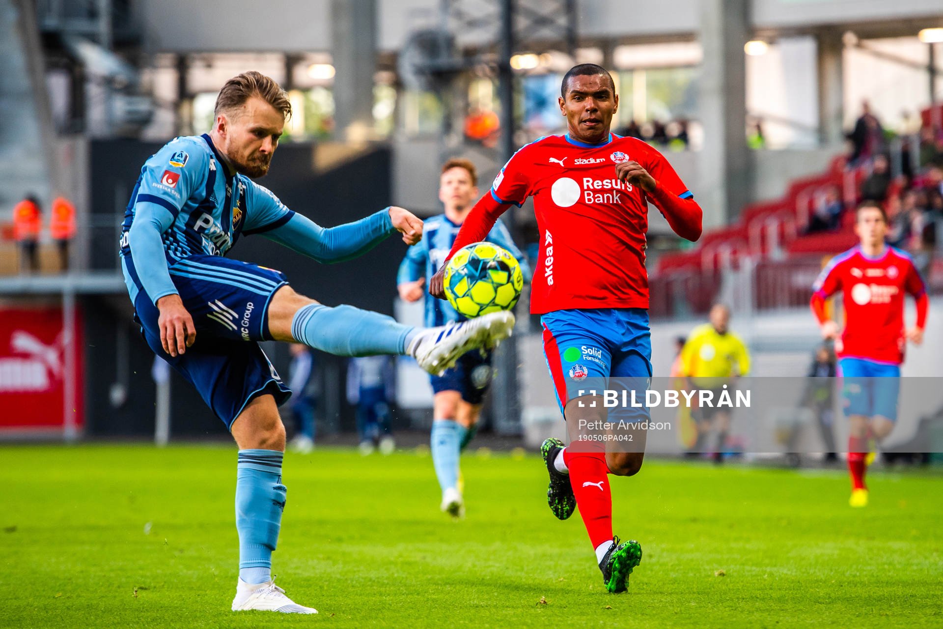 Djurgårdens Jacob Une Larsson och Helsingborgs Wanderson