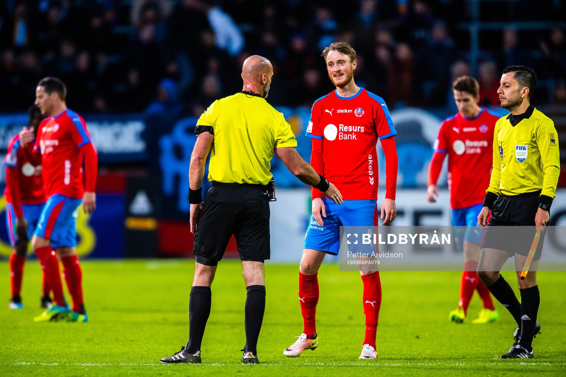 Helsingborgs Rasmus Jönsson i samtal med Domare Stefan