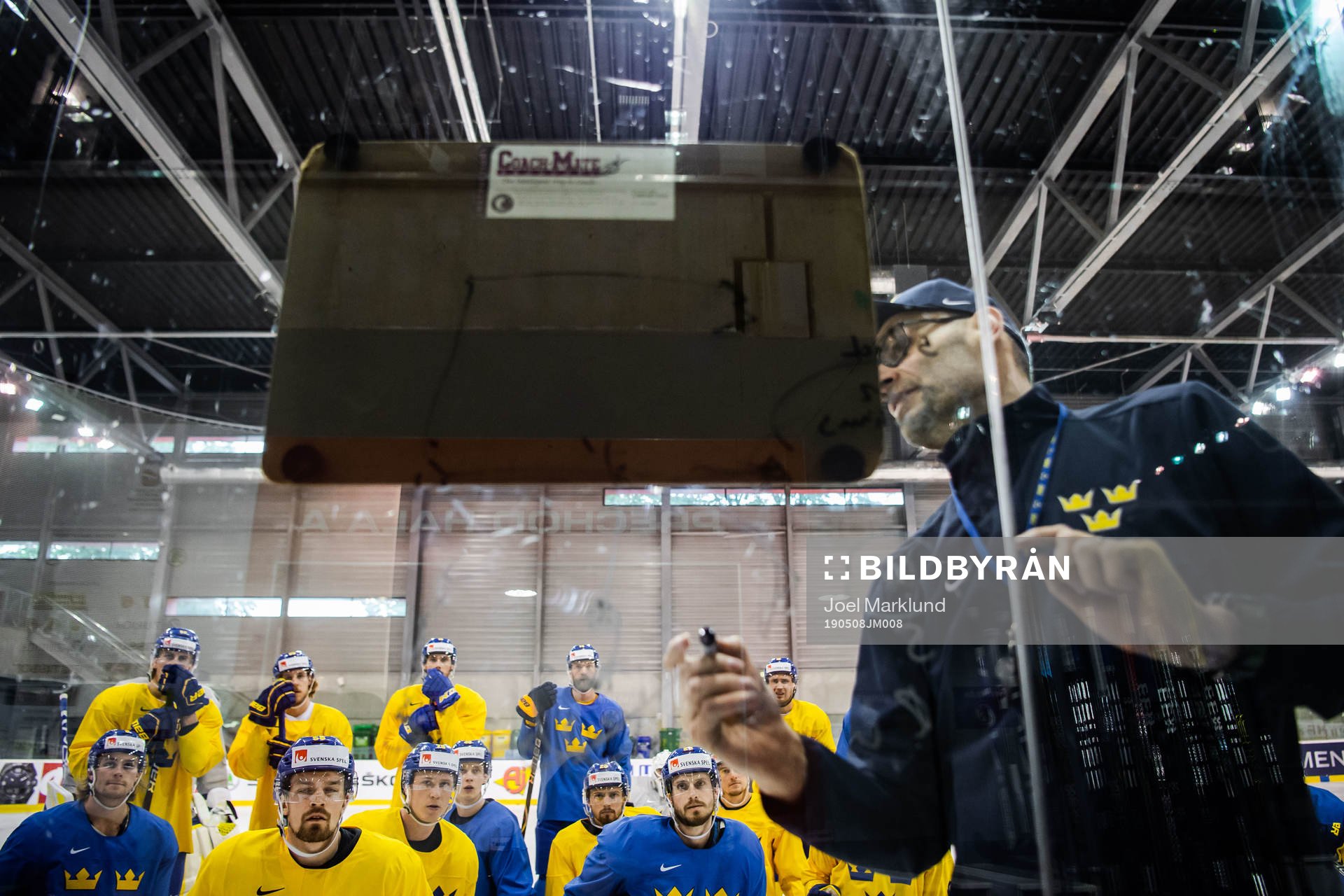 Assistant coach Peter Popovic of Sweden at a practice
