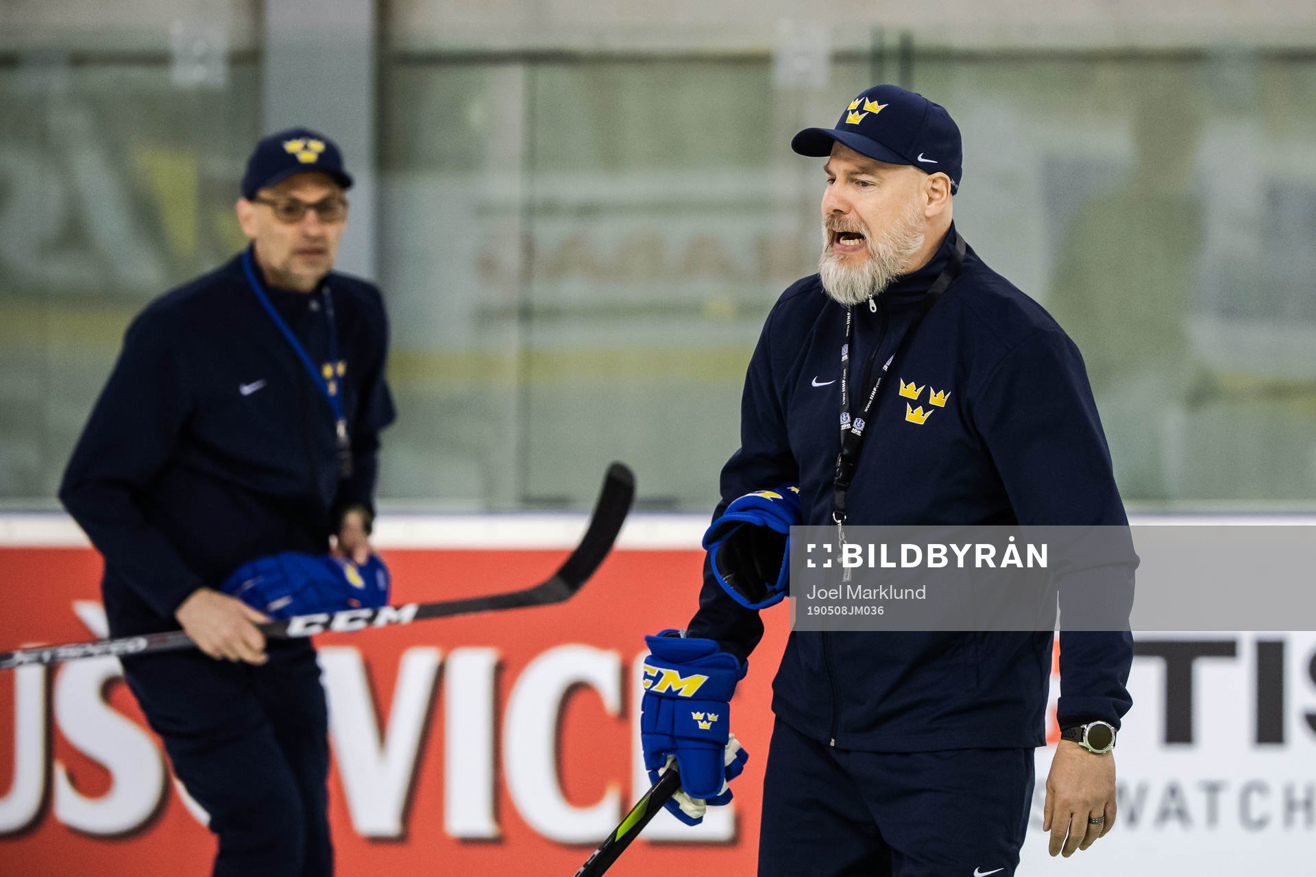 Assistant coach Peter Popovic and head coach Rikard