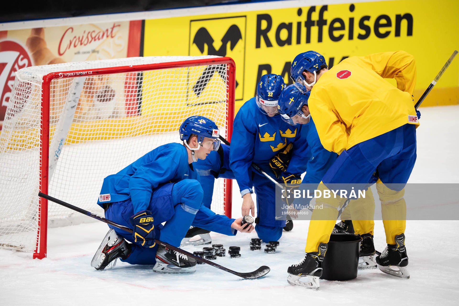 Elias Pettersson, Oskar Lindblom and Jesper Bratt of Sweden
