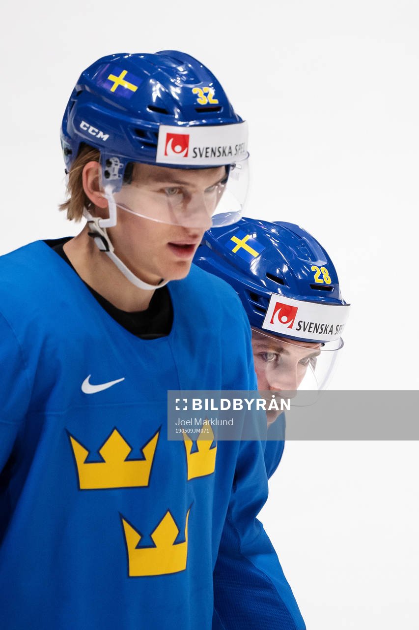 Oskar Lindblom and Elias Lindholm of Sweden at a practice