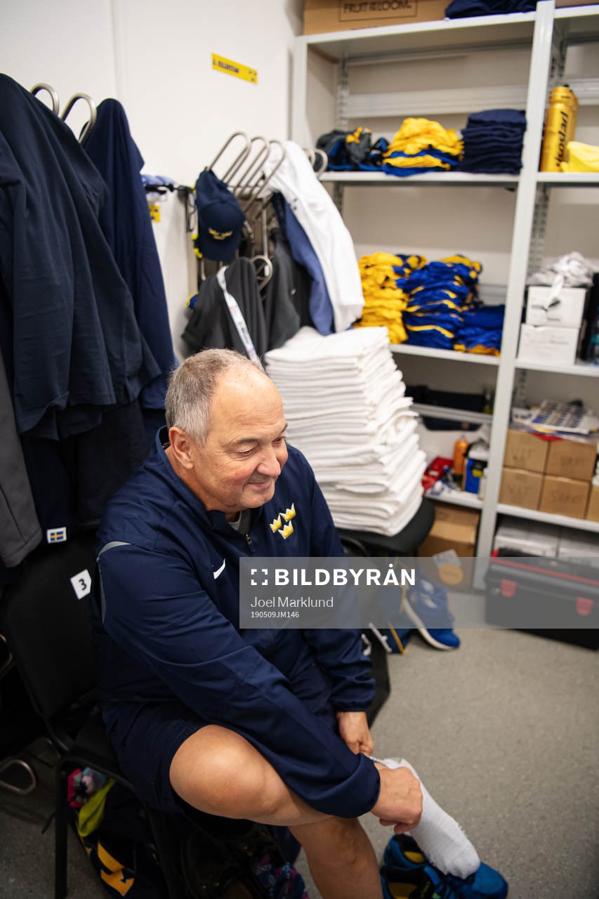 Equipment manager Anders Weiderstål of Sweden in the team