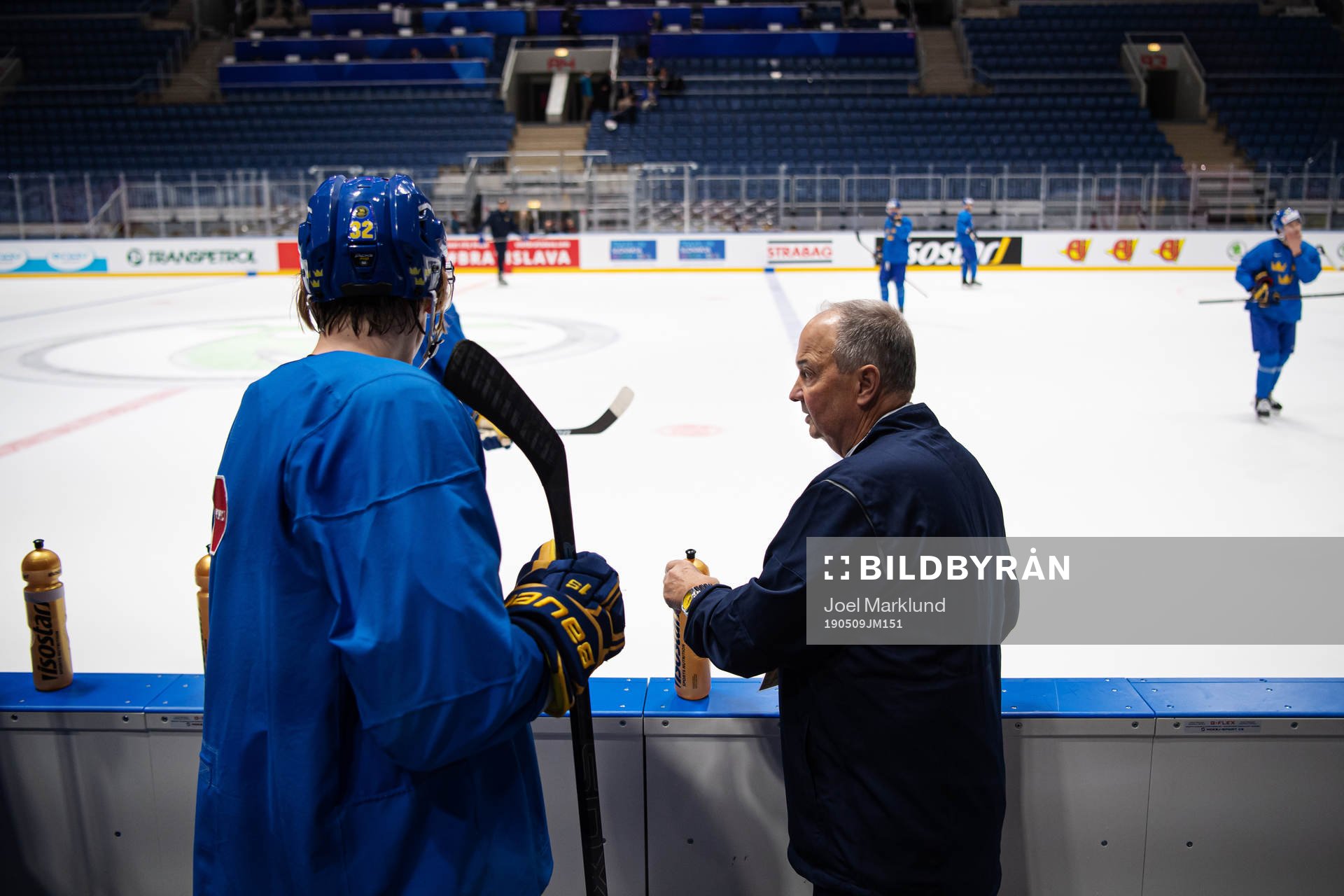 Equipment manager Anders Weiderstål of Sweden talks to