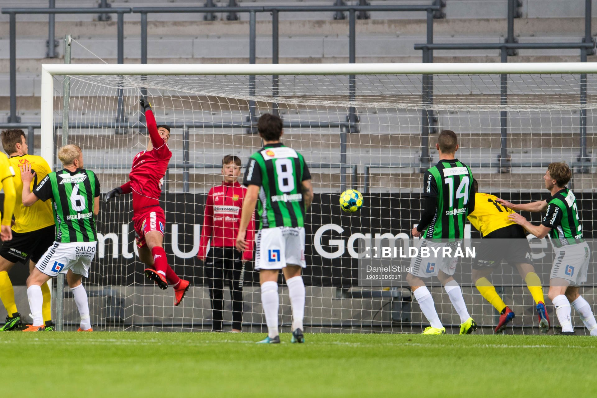 GAIS målvakt Marko Johansson ser 0-1 gå in