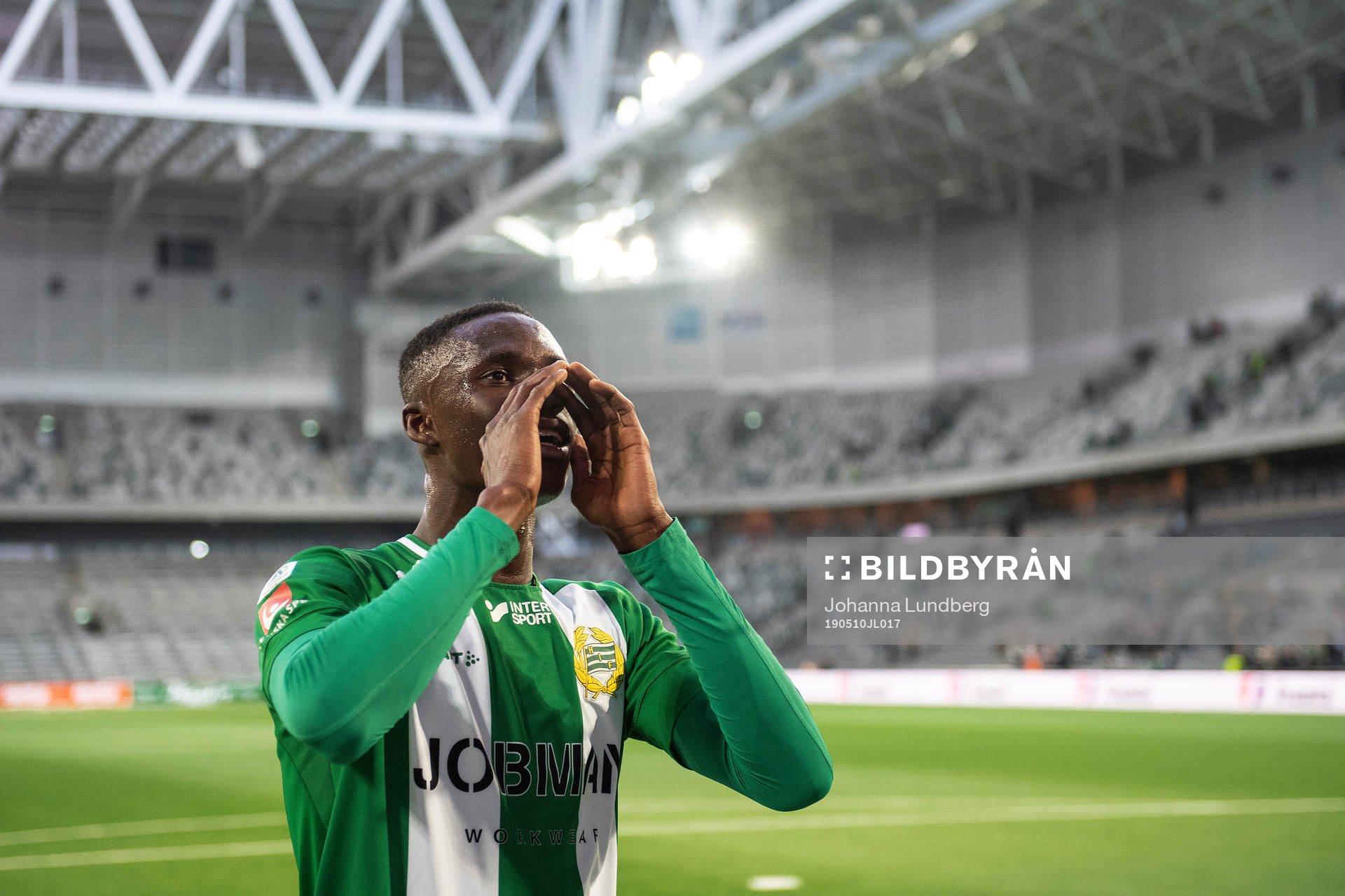 Hammarbys Kossounou Odilon jublar efter fotbollsmatchen i Allsvenskan mellan Hammarby och Sirius den 10 maj 2019 i Stockholm.