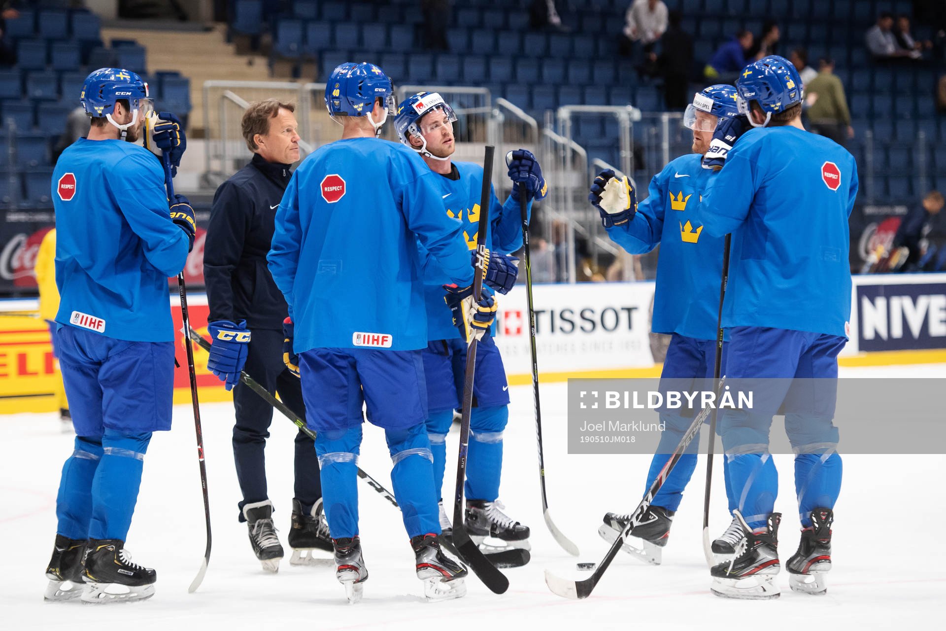 Oliver Ekman Larsson, assistant coach Johan Garpenlöv,