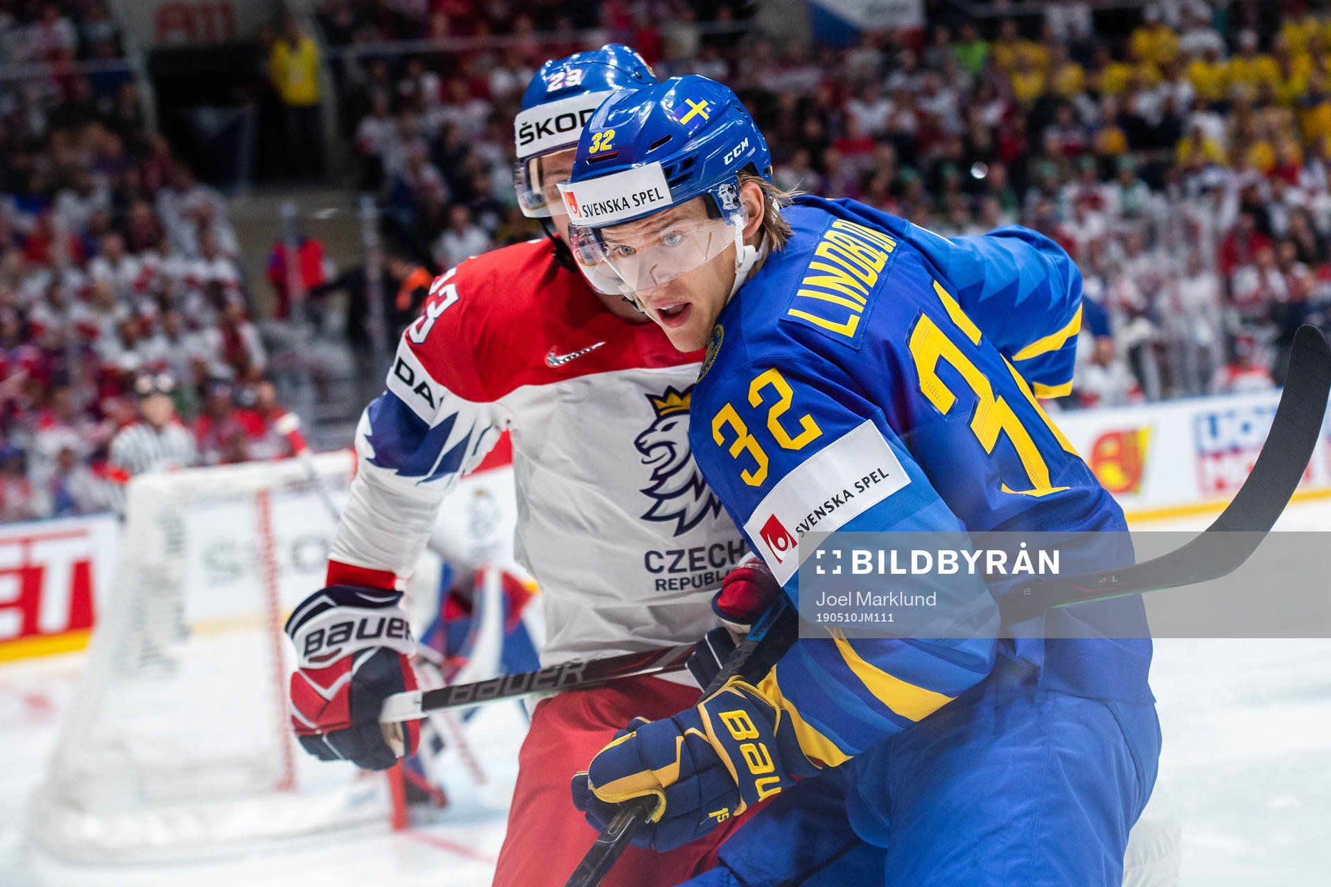 Oskar Lindblom of Sweden against Dmitrij Jaskin of Czech
