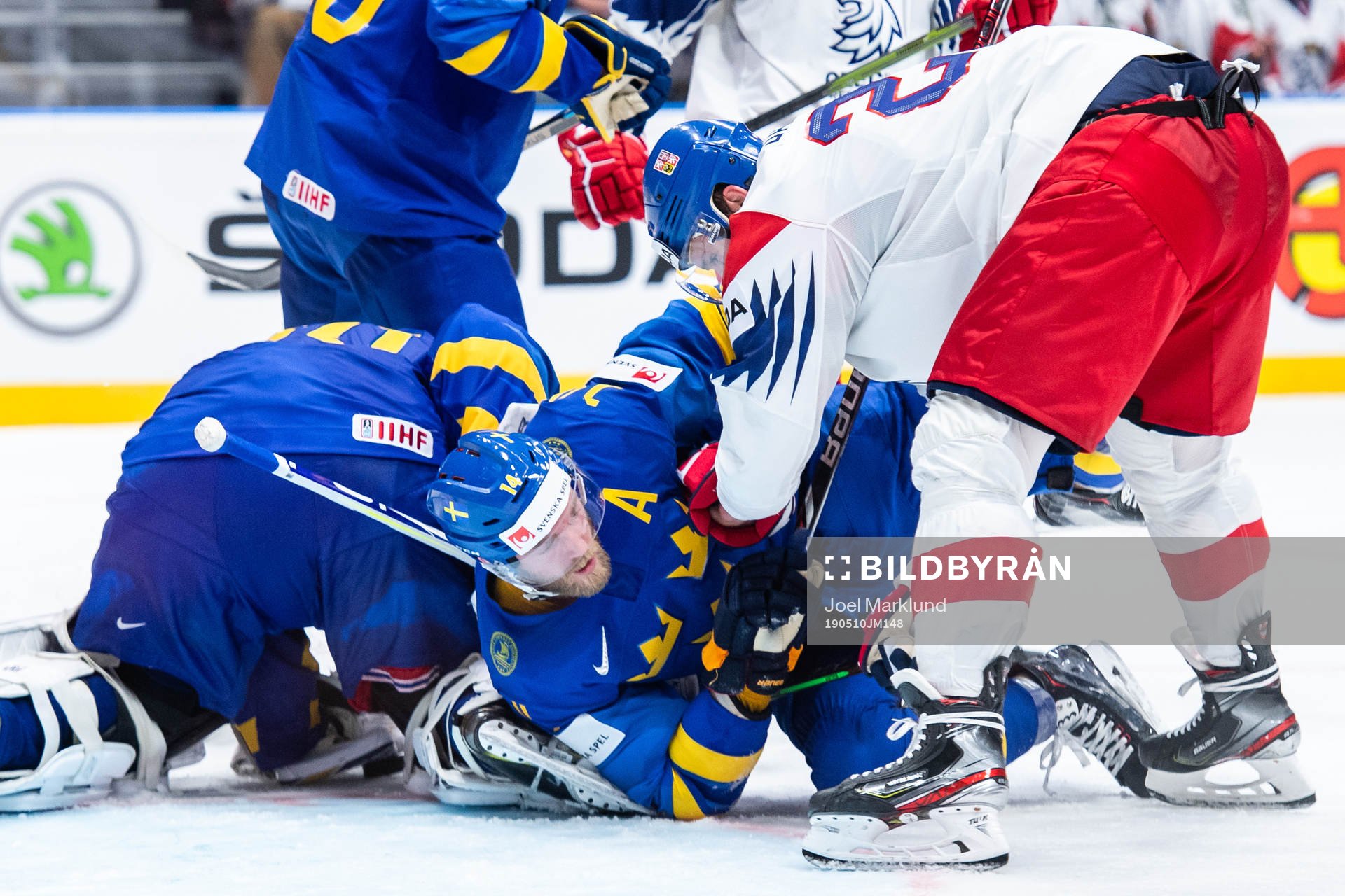 Mattias Ekholm of Sweden against Dmitrij Jaskin of Czech