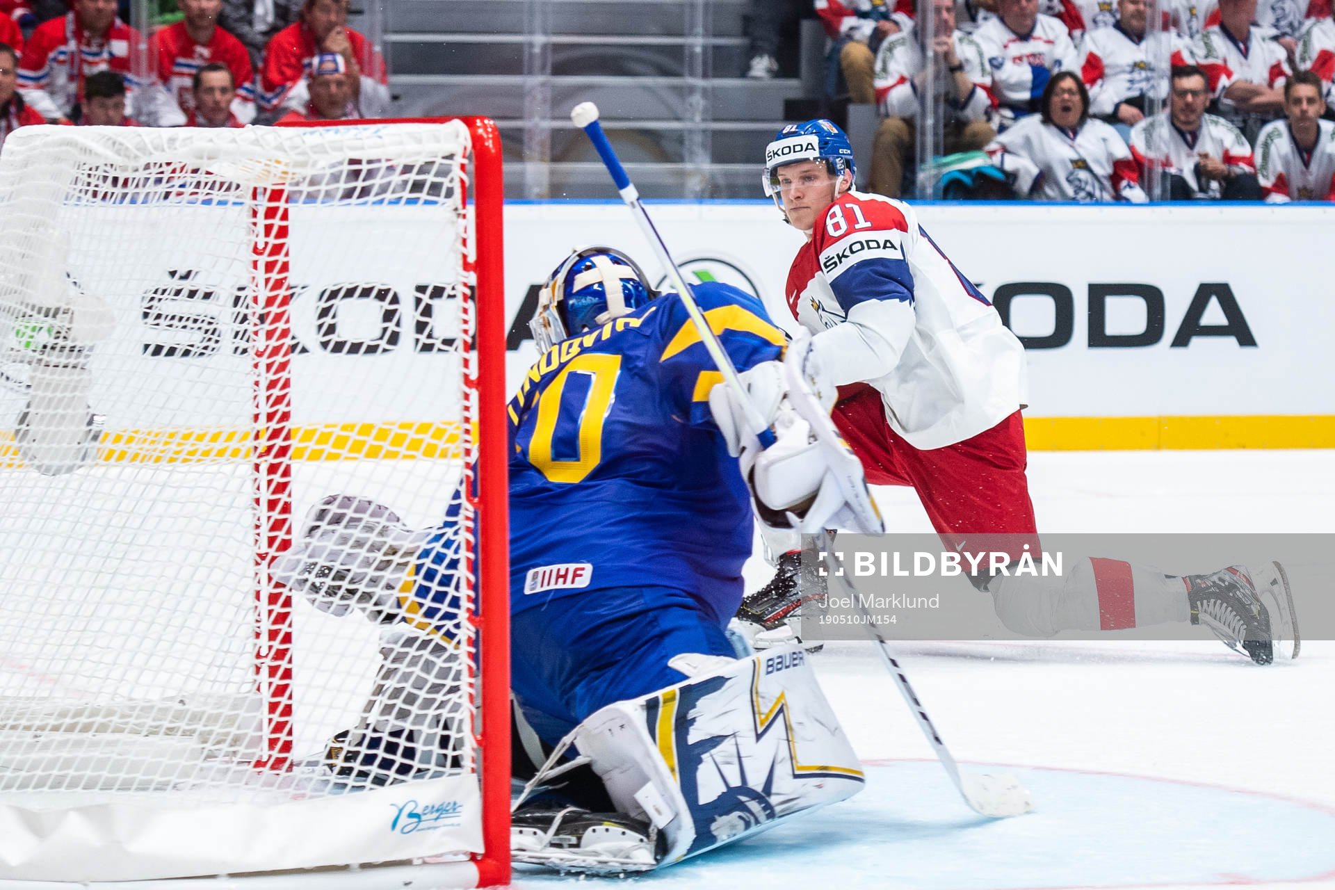 Dominik Kubalik of Czech Republic scores the 2-2 goal