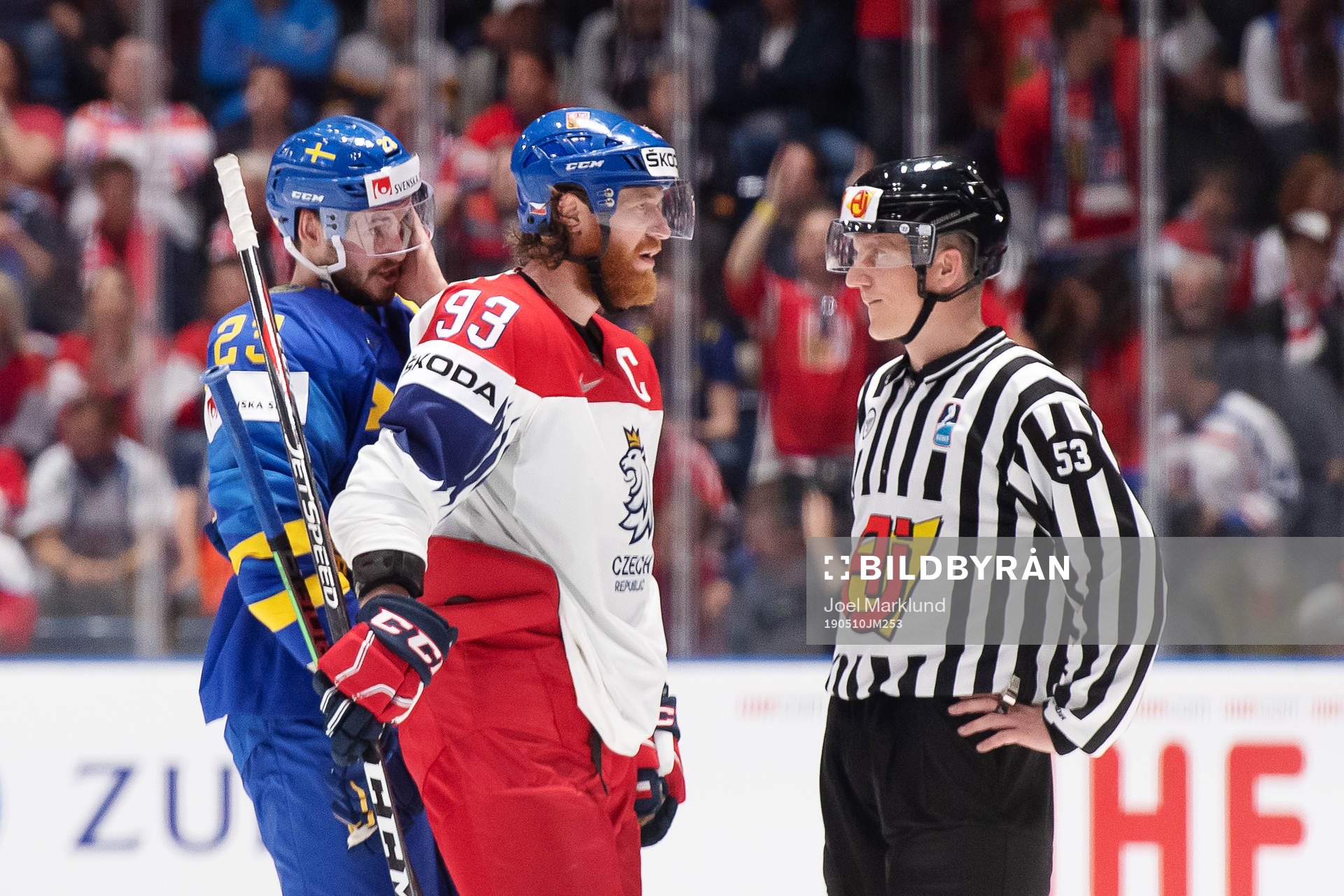 Oliver Ekman Larsson of Sweden and Jakub Voracek of Czech