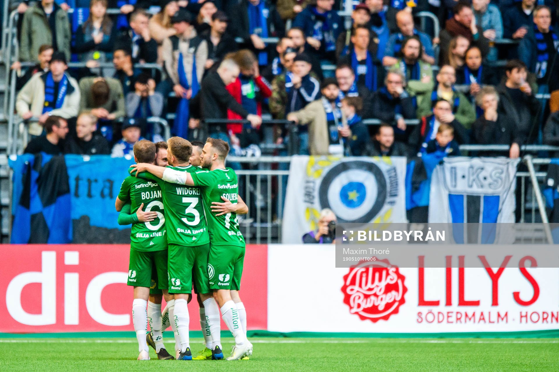 Hammarbys spelar jublar med Muamer Tankovic