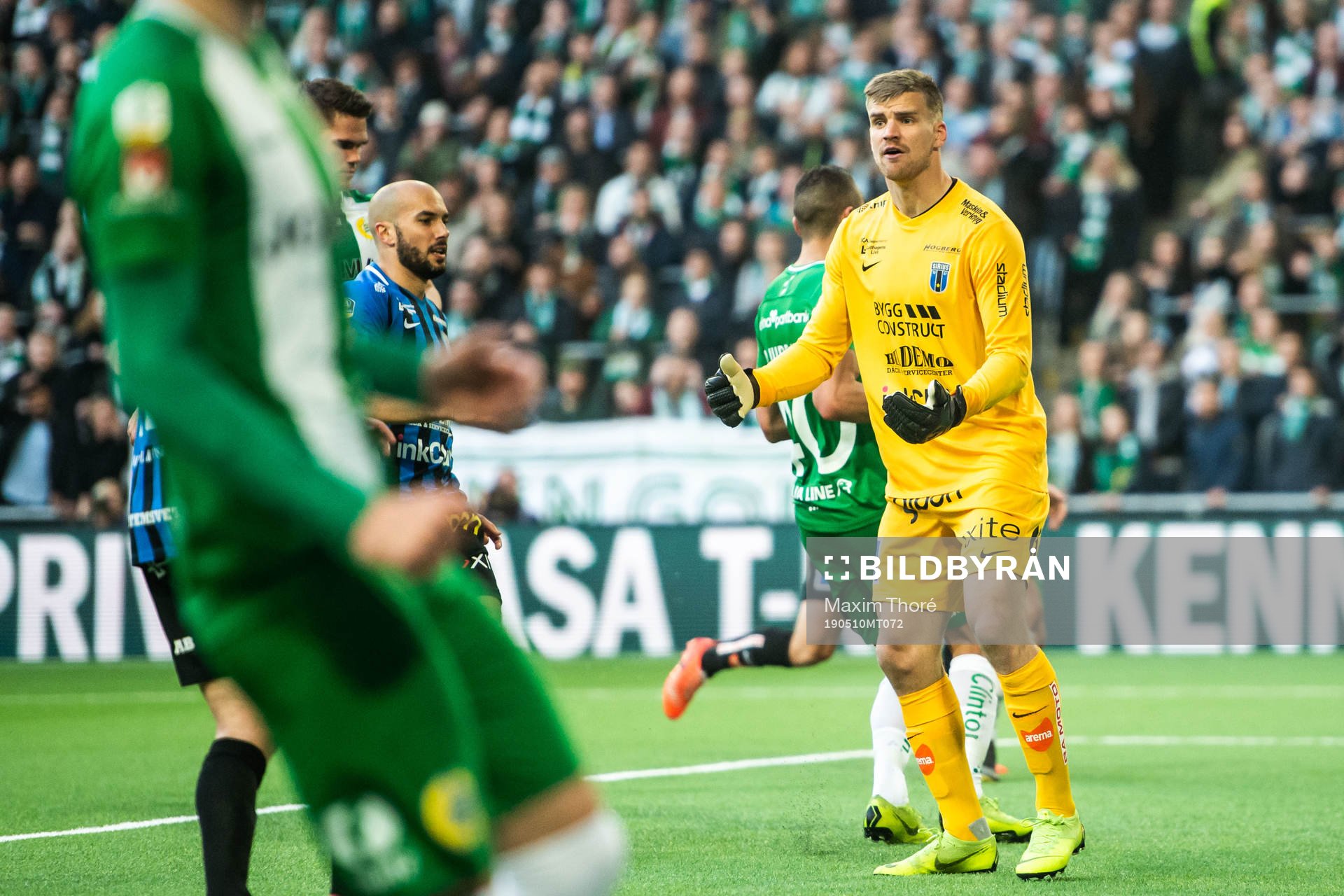 Sirius målvakt Lukas Jonsson reagerar