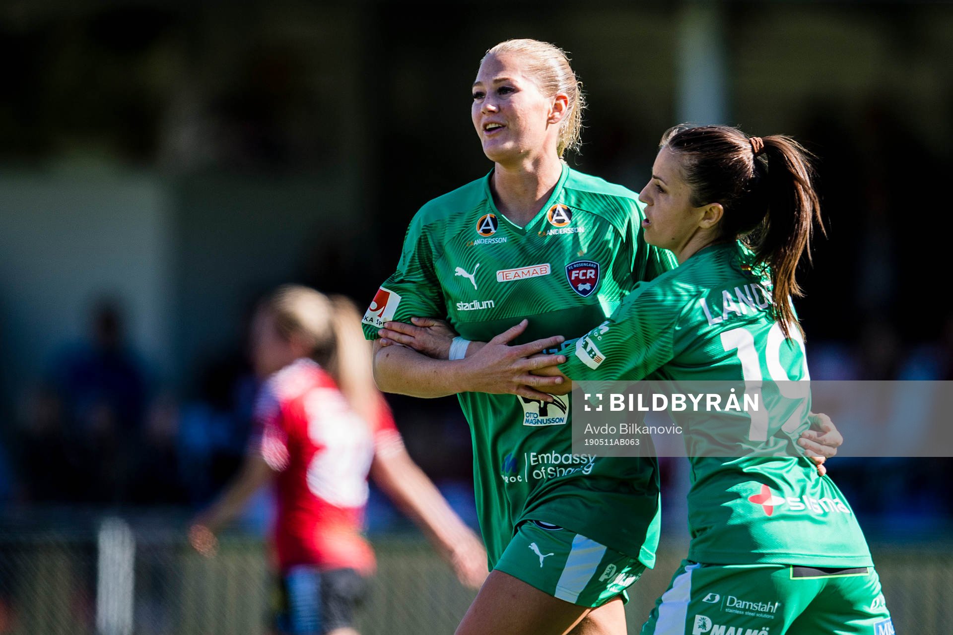 Rosengårds Lisa-Marie Utland och Iva Landeka jublar under fotbollsmatchen i Damallsvenskan mellan Limhamn Bunkeflo och Rosengård den 11 Maj 2019 i Malmö.