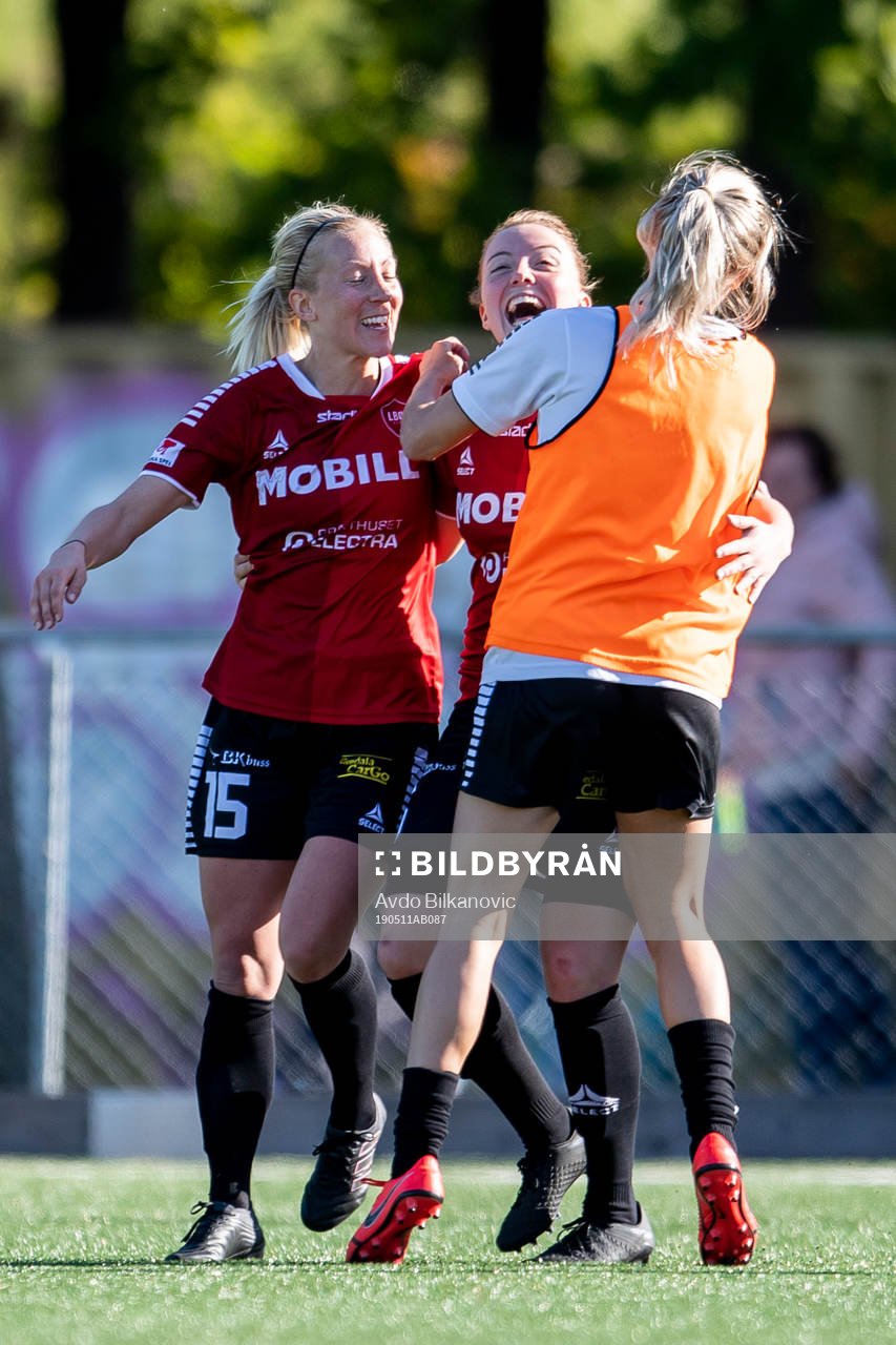 Limhamn Bunkeflos Mia Persson och Andrea Thorisson jublar