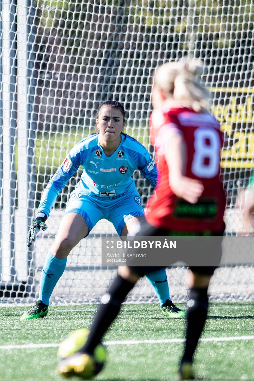 Limhamn Bunkeflos Natalie Hoff Persson skjuter mot
