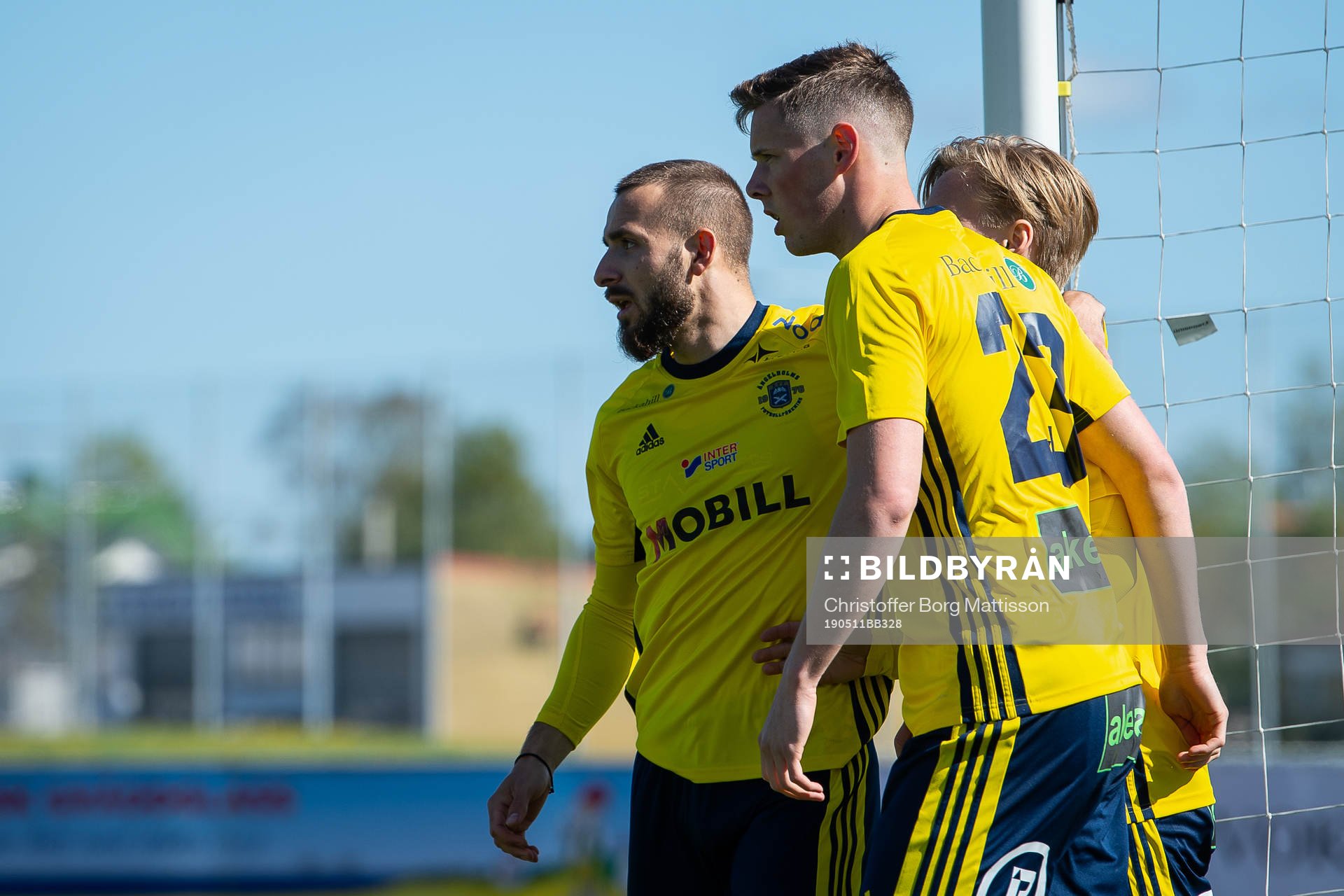 Ängelholms Filip Pivkovski och Philip Comnell jublar