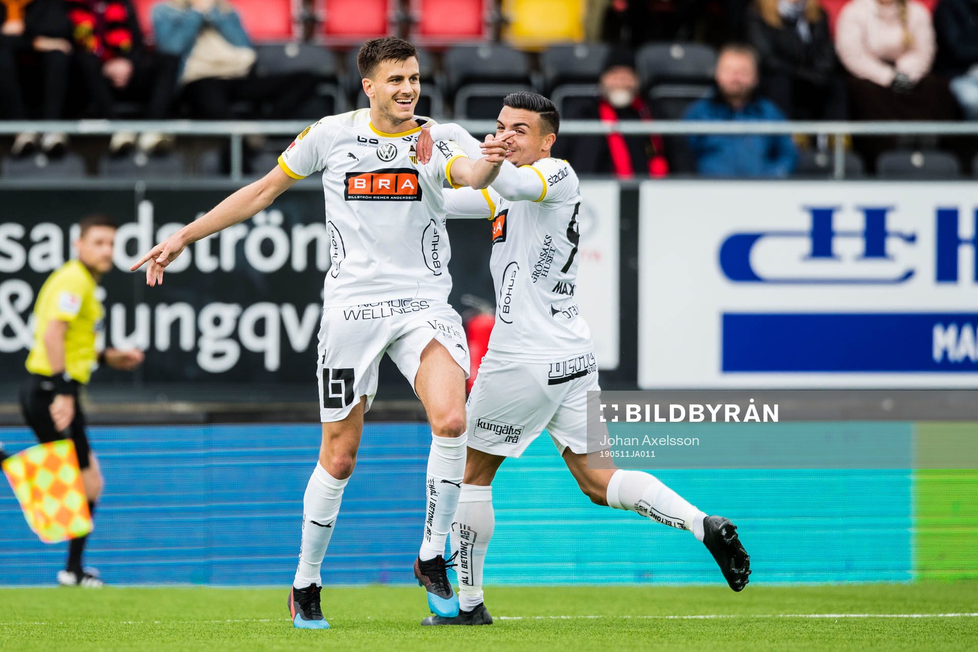 Häckens Alexander Jeremejeff och Ahmed Yasin jublar
