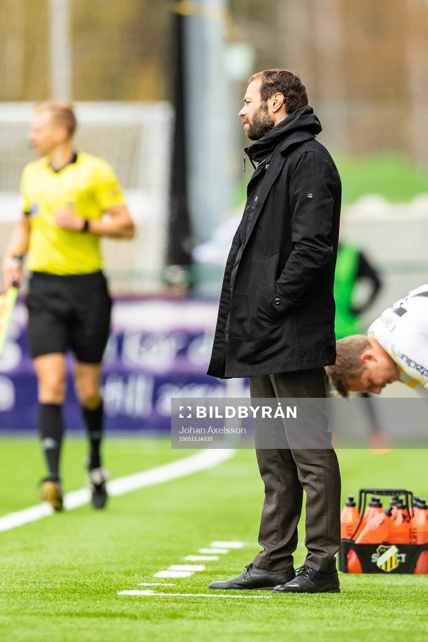 Häckens tränare Andreas Alm deppar