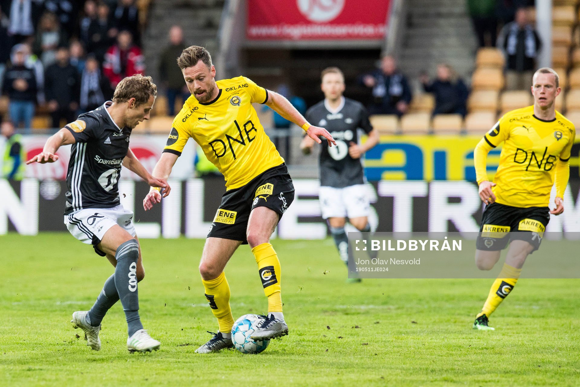 Vegar Eggen Hedenstad of Rosenborg and Arnór Smárason of