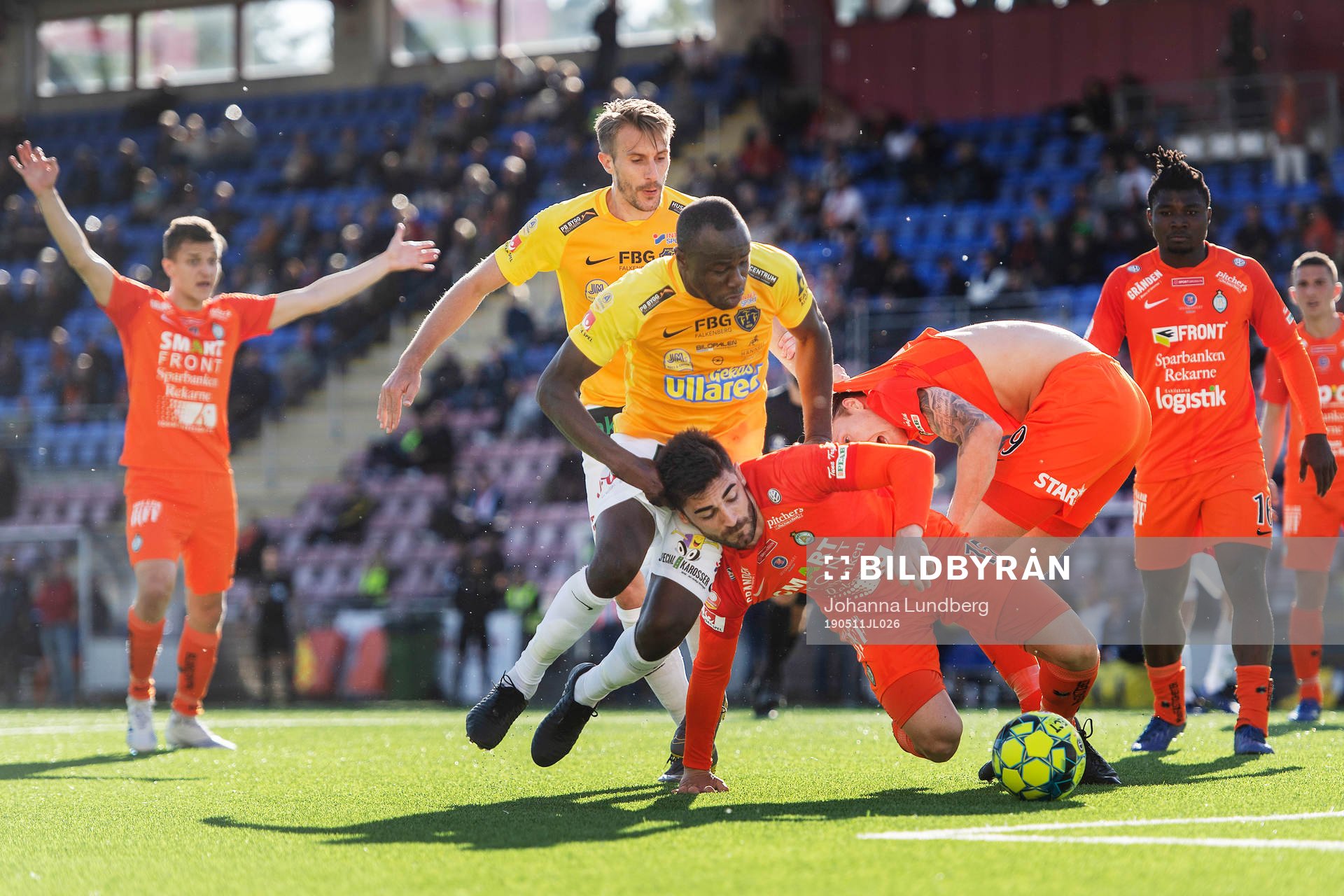 Falkenbergs Tobias Karlsson och Nsima Peter mot AFC